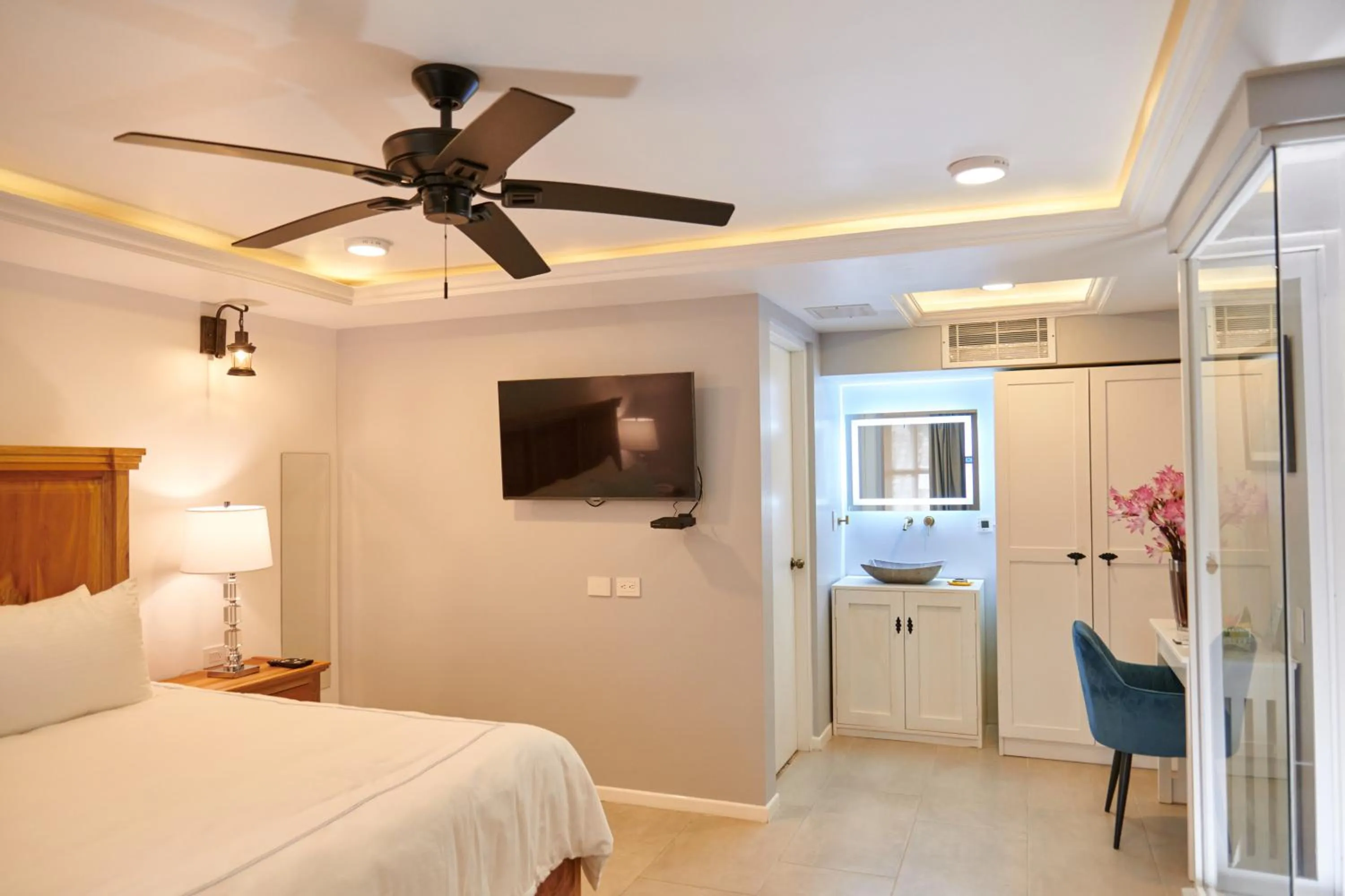 Bedroom, Bed in Hacienda Valentino