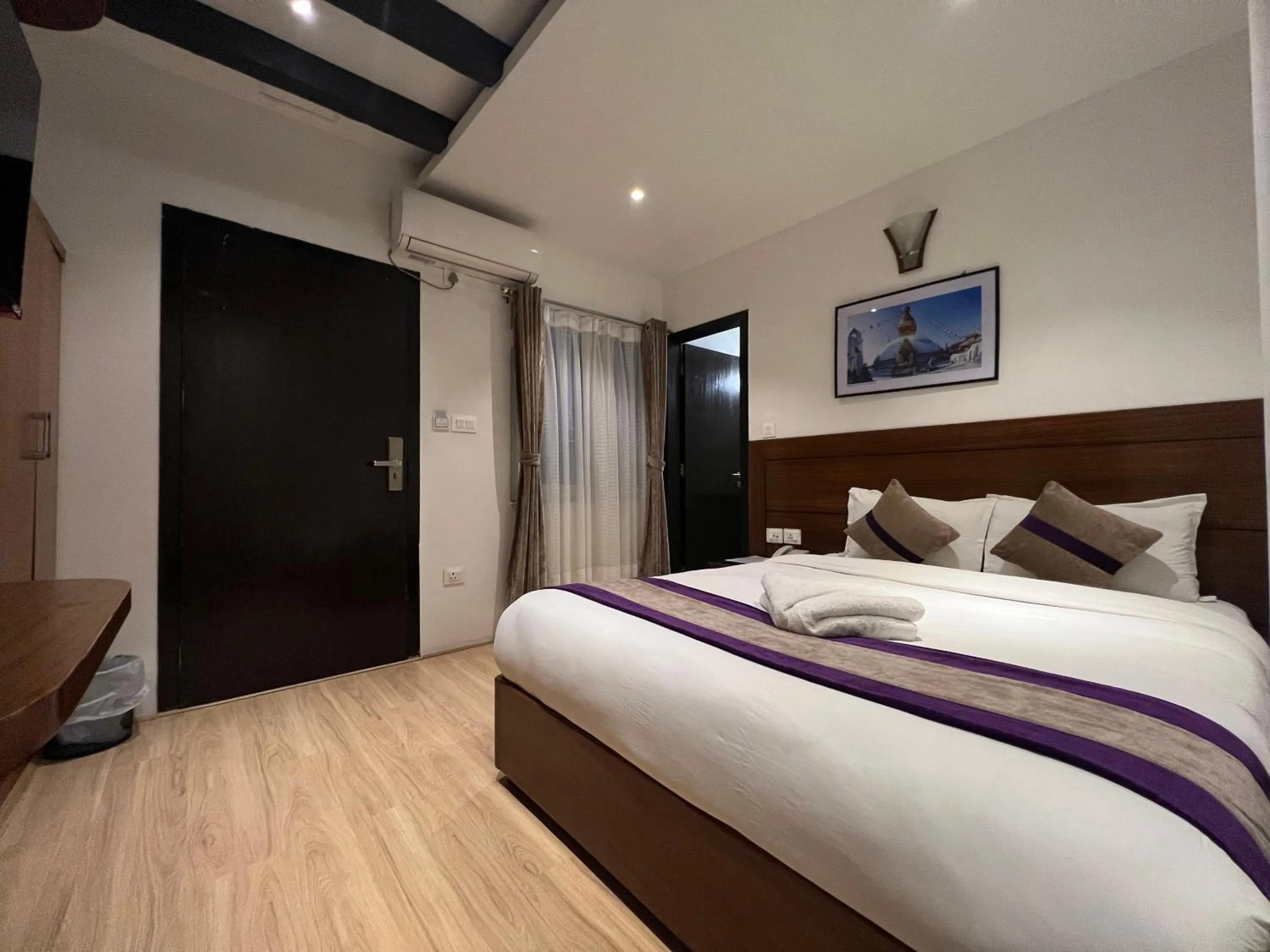 Photo of the whole room, Bed in Hotel New Era