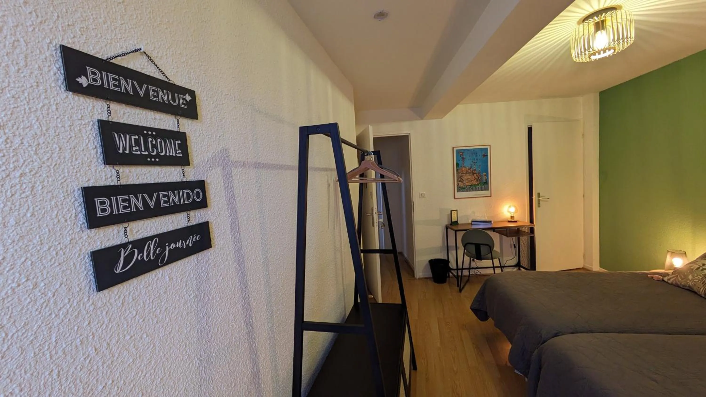 Photo of the whole room in La Ferme des Denis