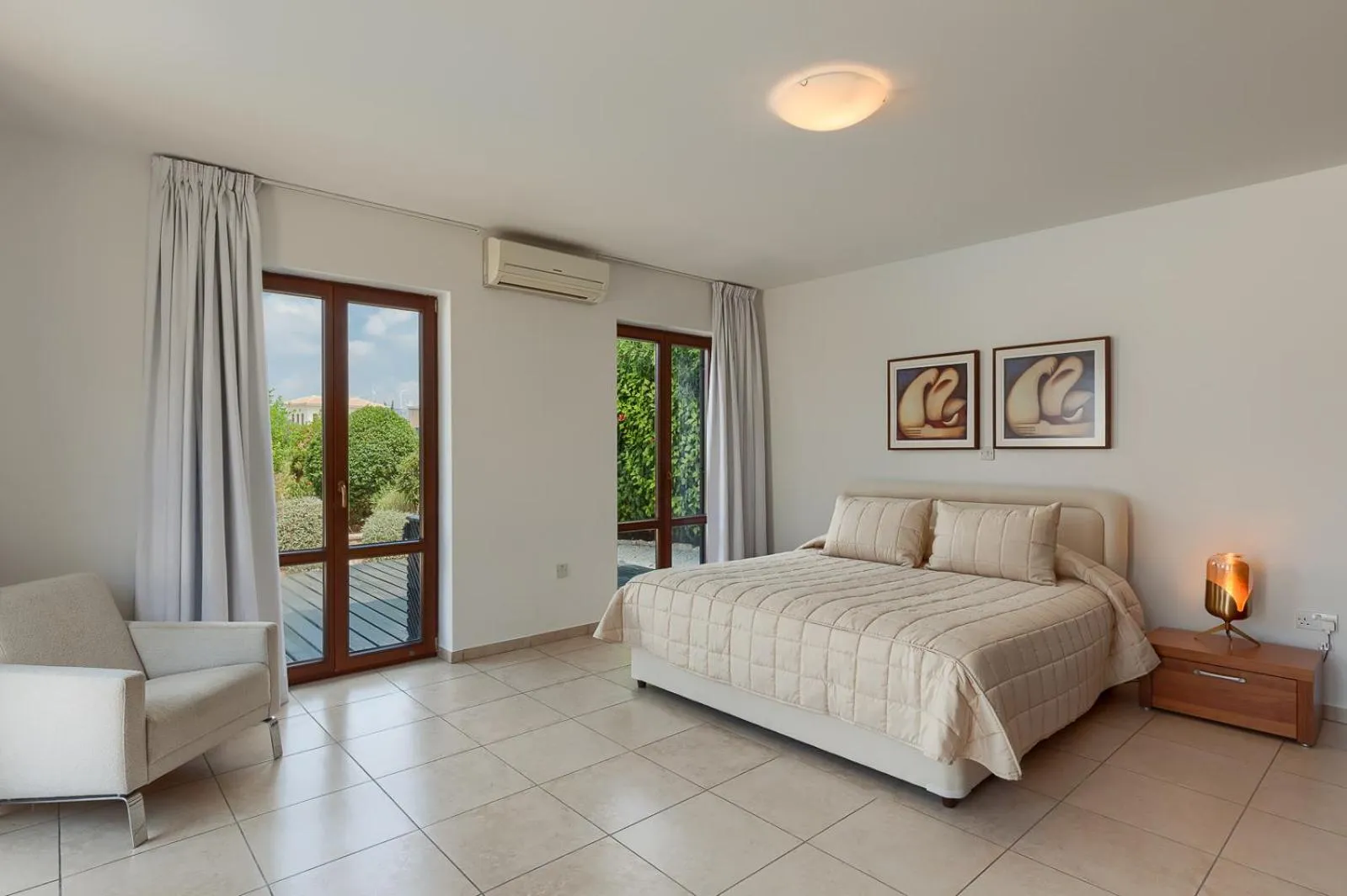 Property building, Bed in Aphrodite Hills Rentals - Superior Villas