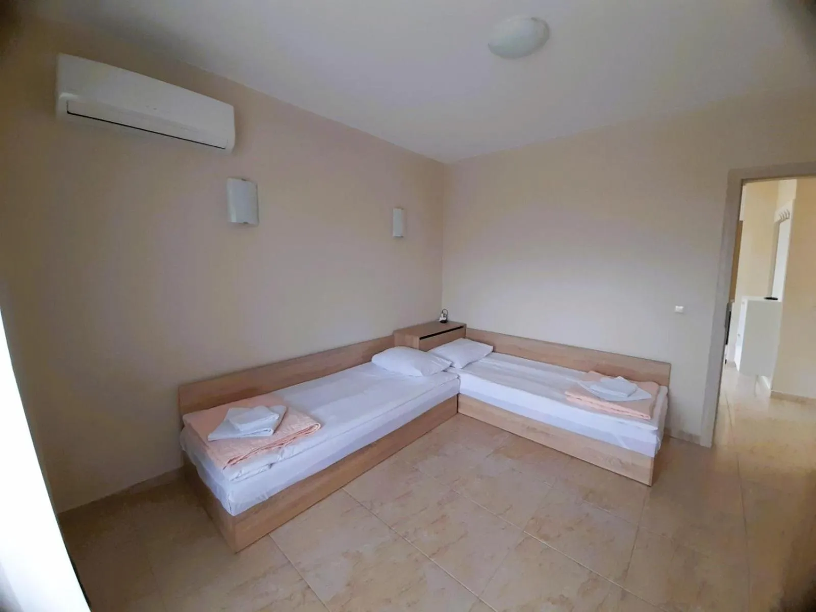 Photo of the whole room, Bed in Sea Dreams Apartment