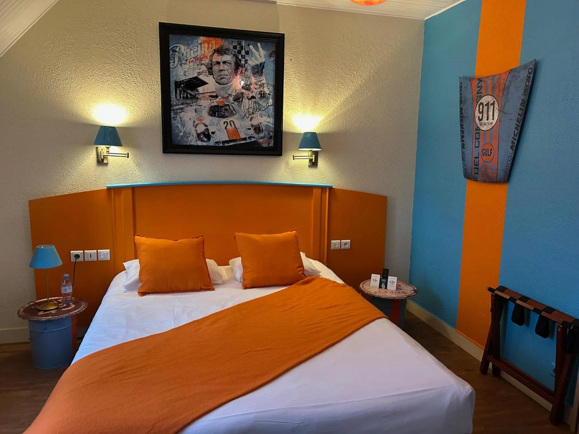 Bed in Logis Auberge De Launay