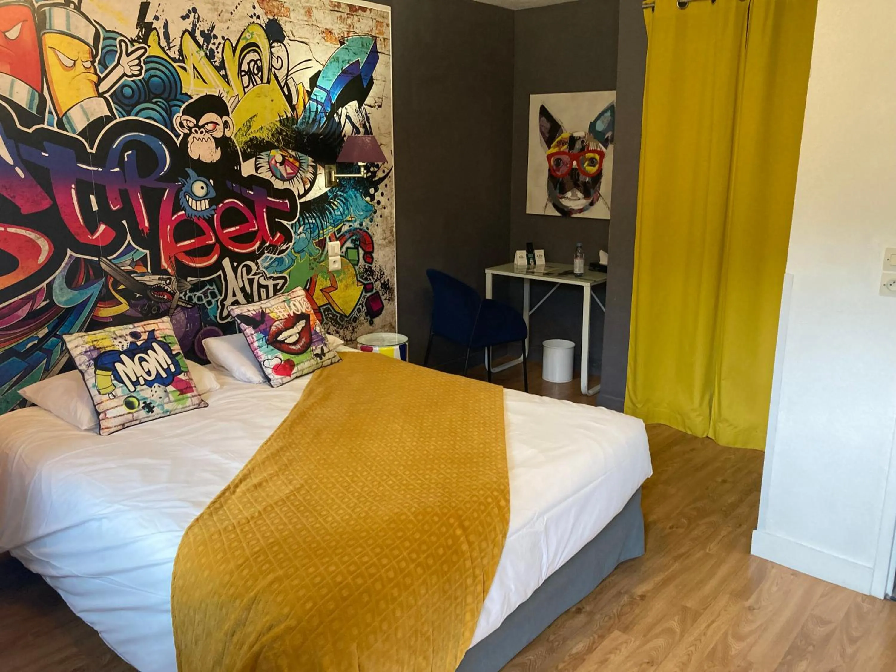 Bed in Logis Auberge De Launay