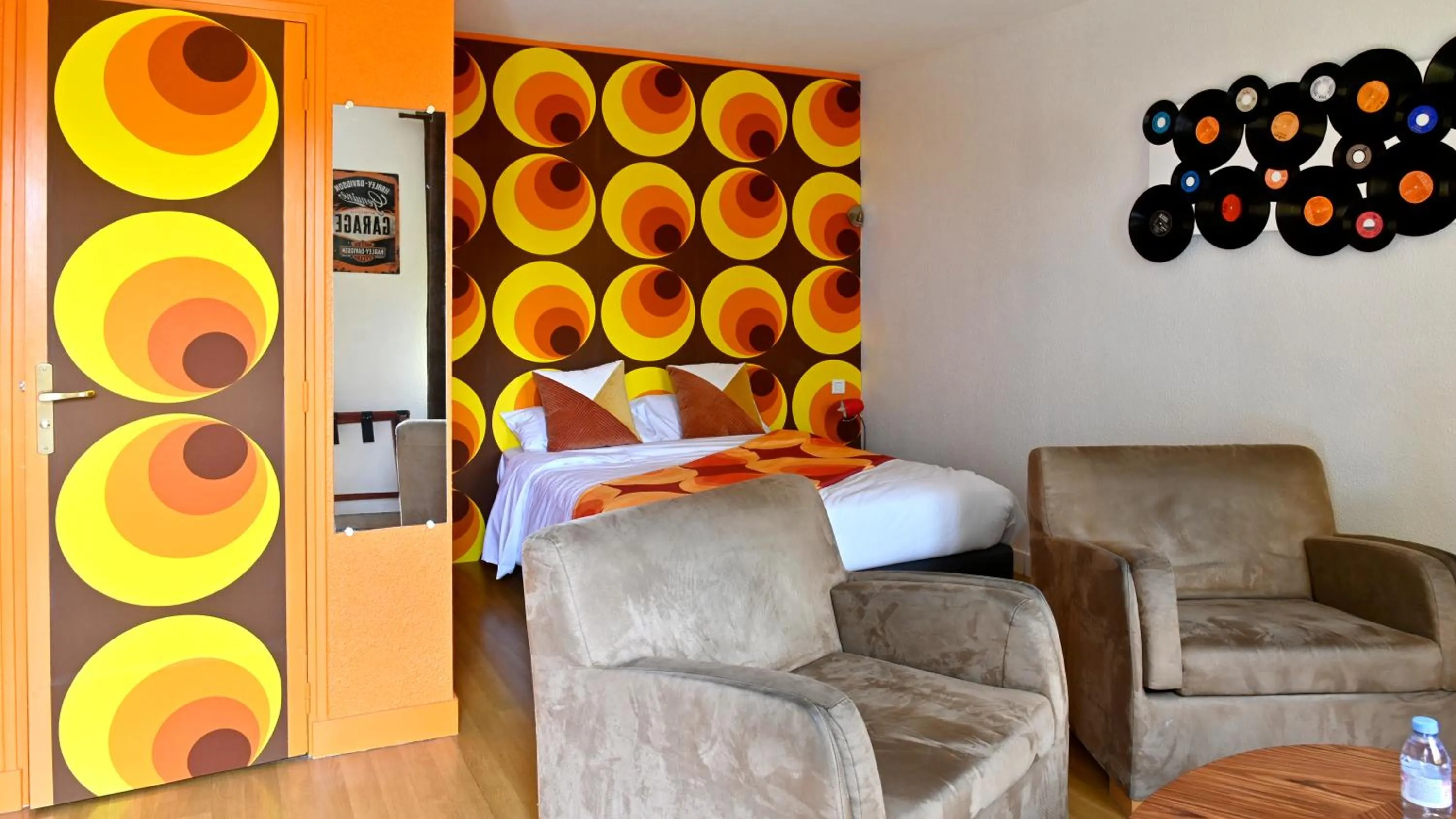 Bed in Logis Auberge De Launay