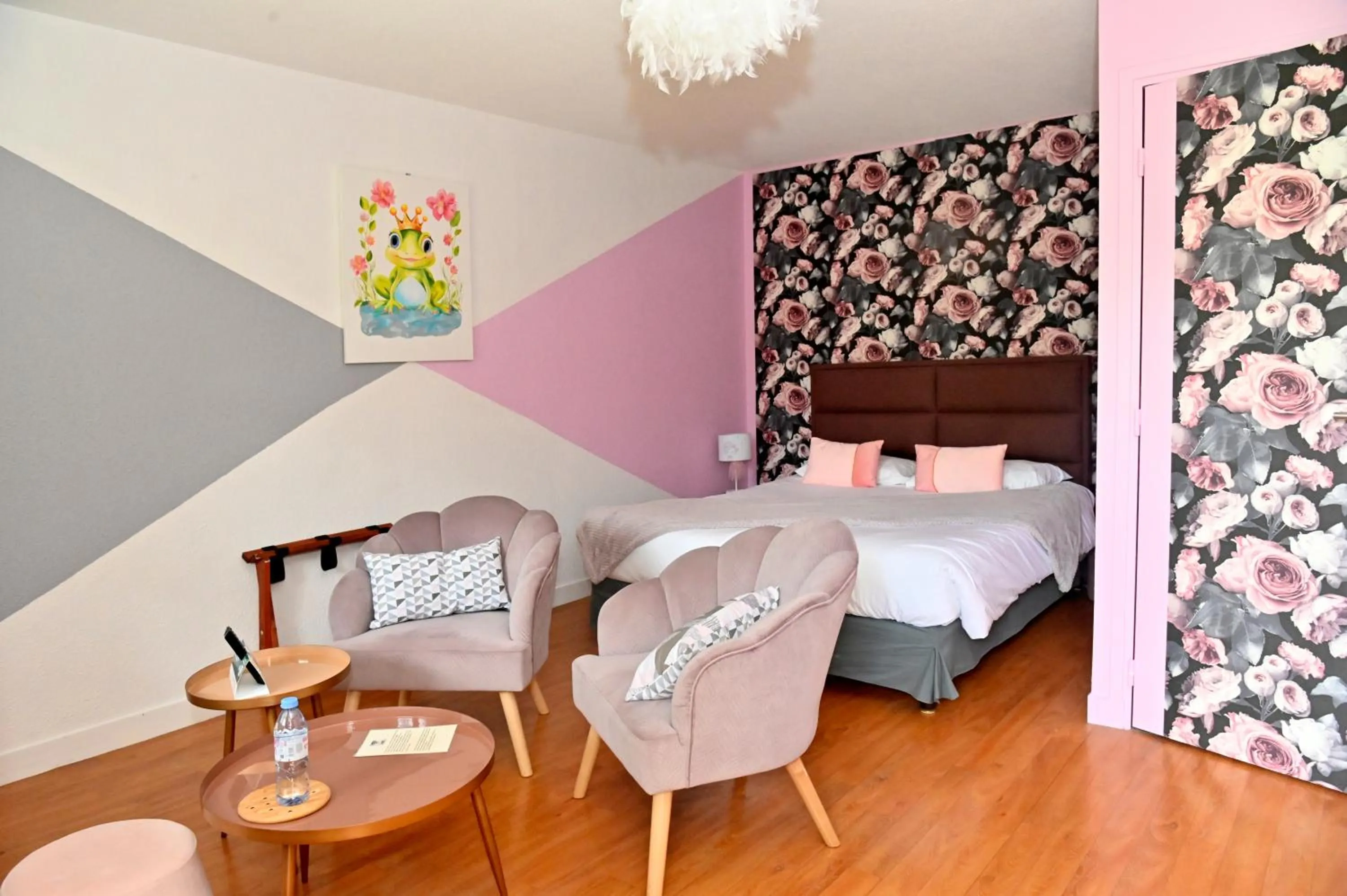 Bed in Logis Auberge De Launay