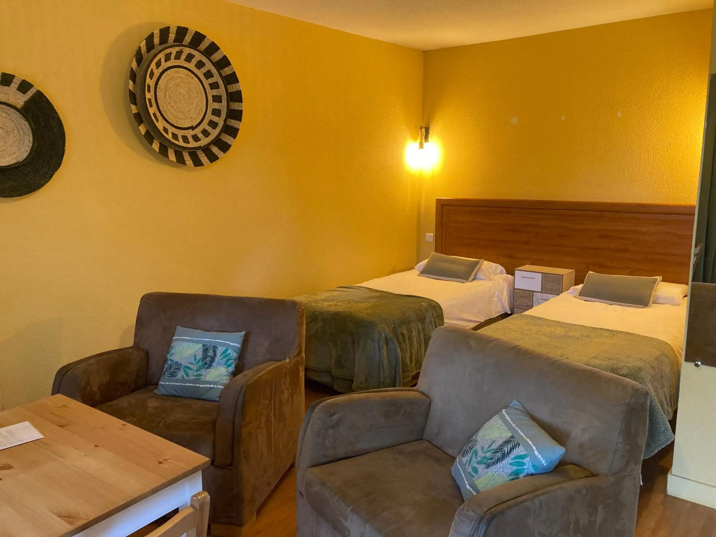 Bed in Logis Auberge De Launay