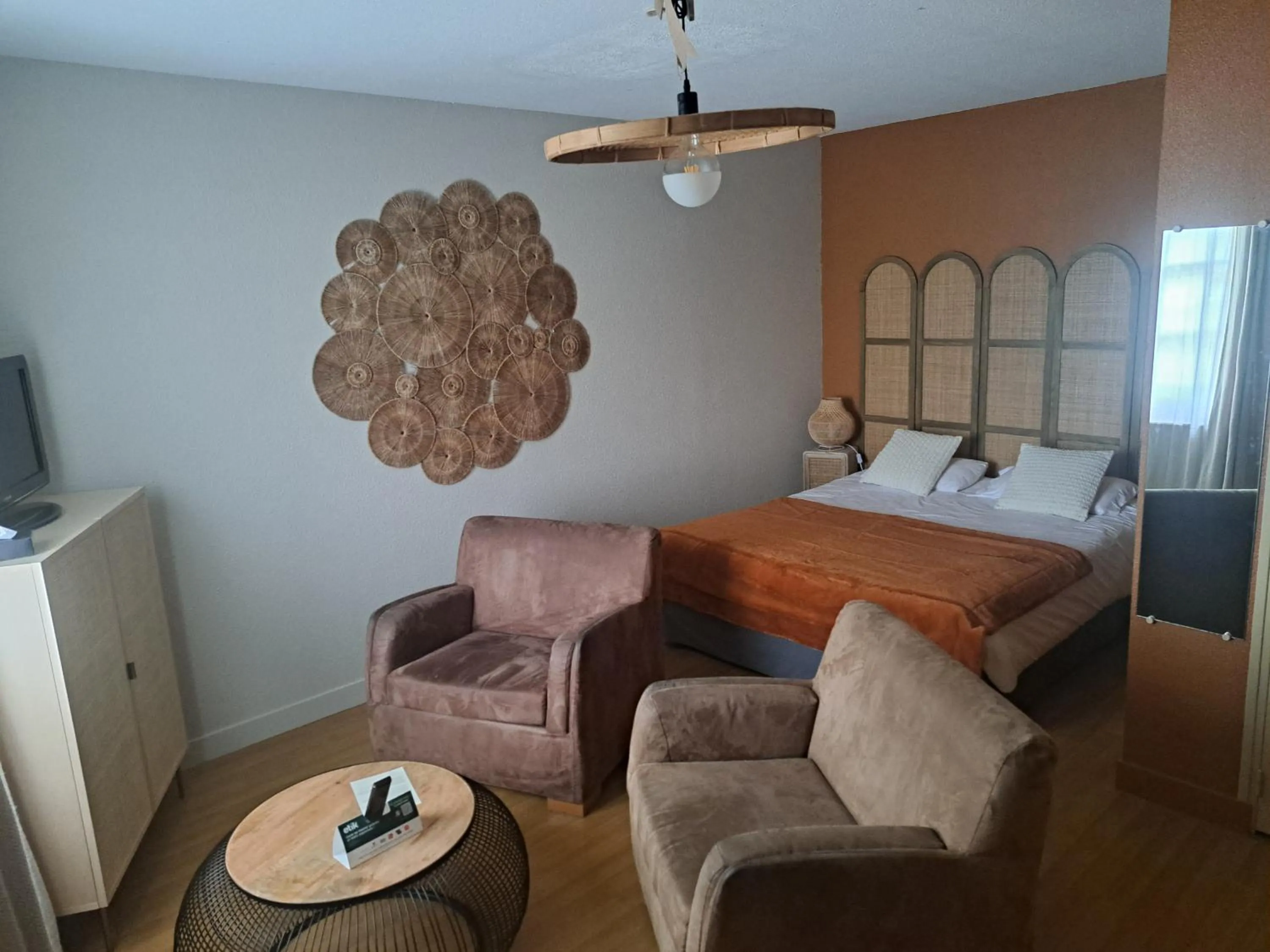 Bed in Logis Auberge De Launay