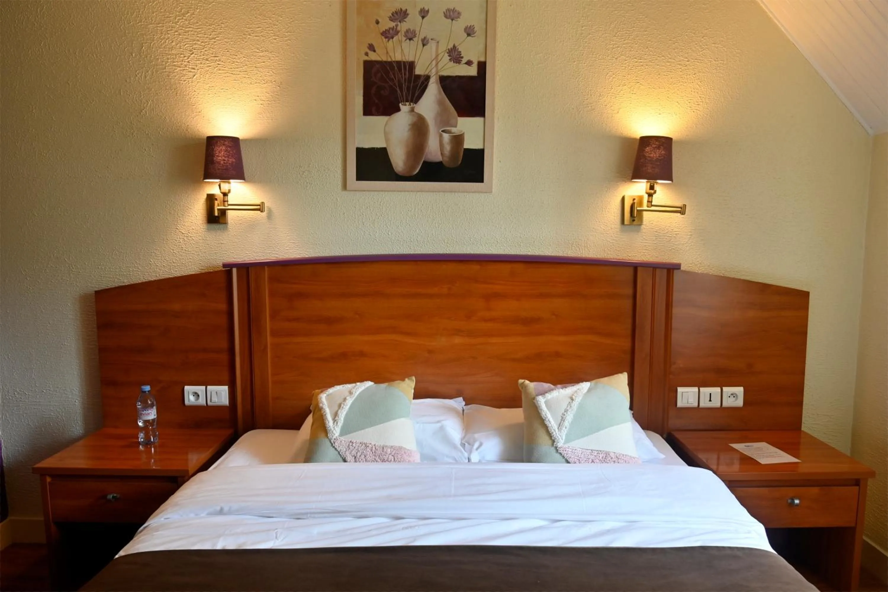 Bed in Logis Auberge De Launay