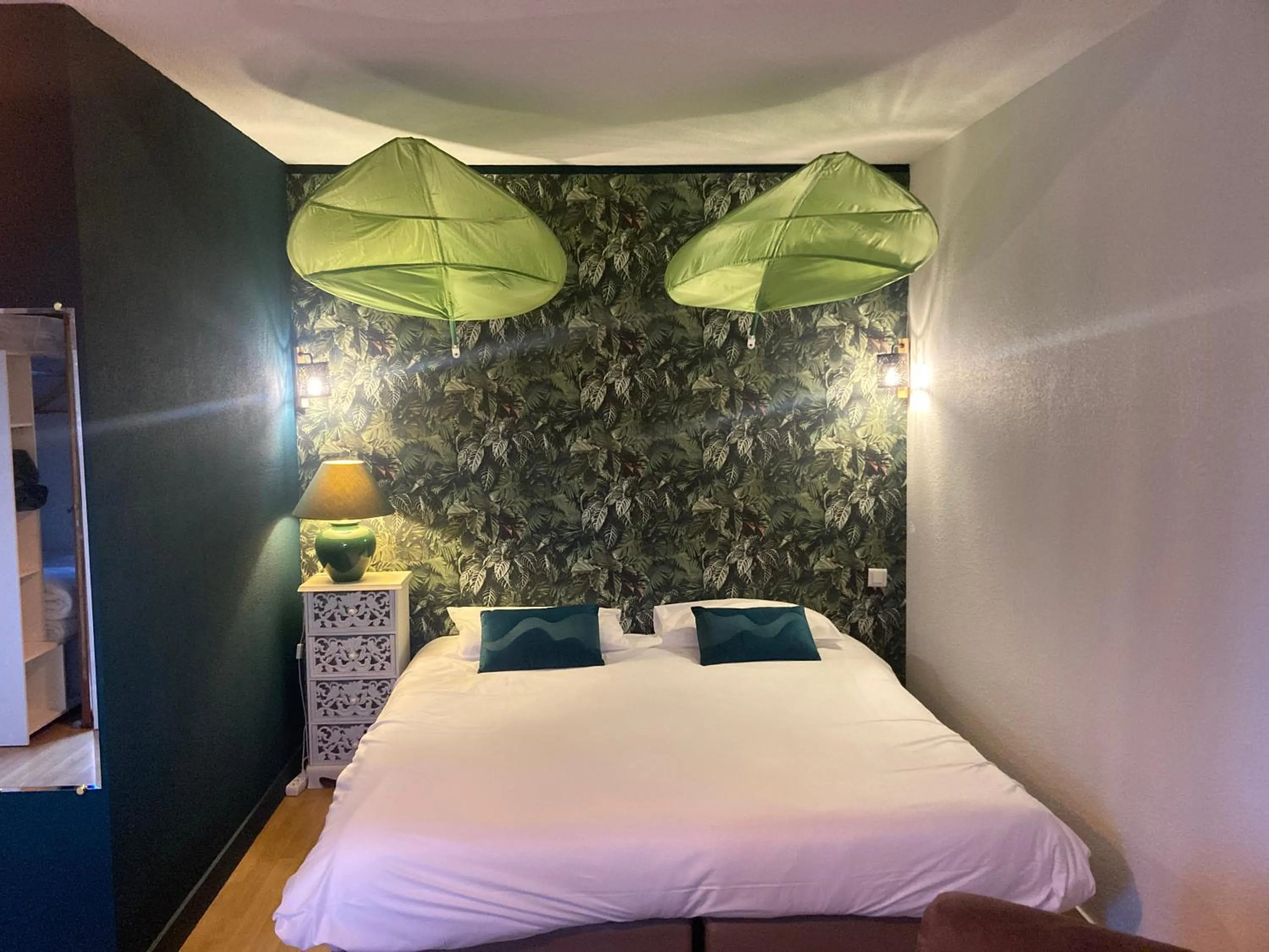 Bed in Logis Auberge De Launay