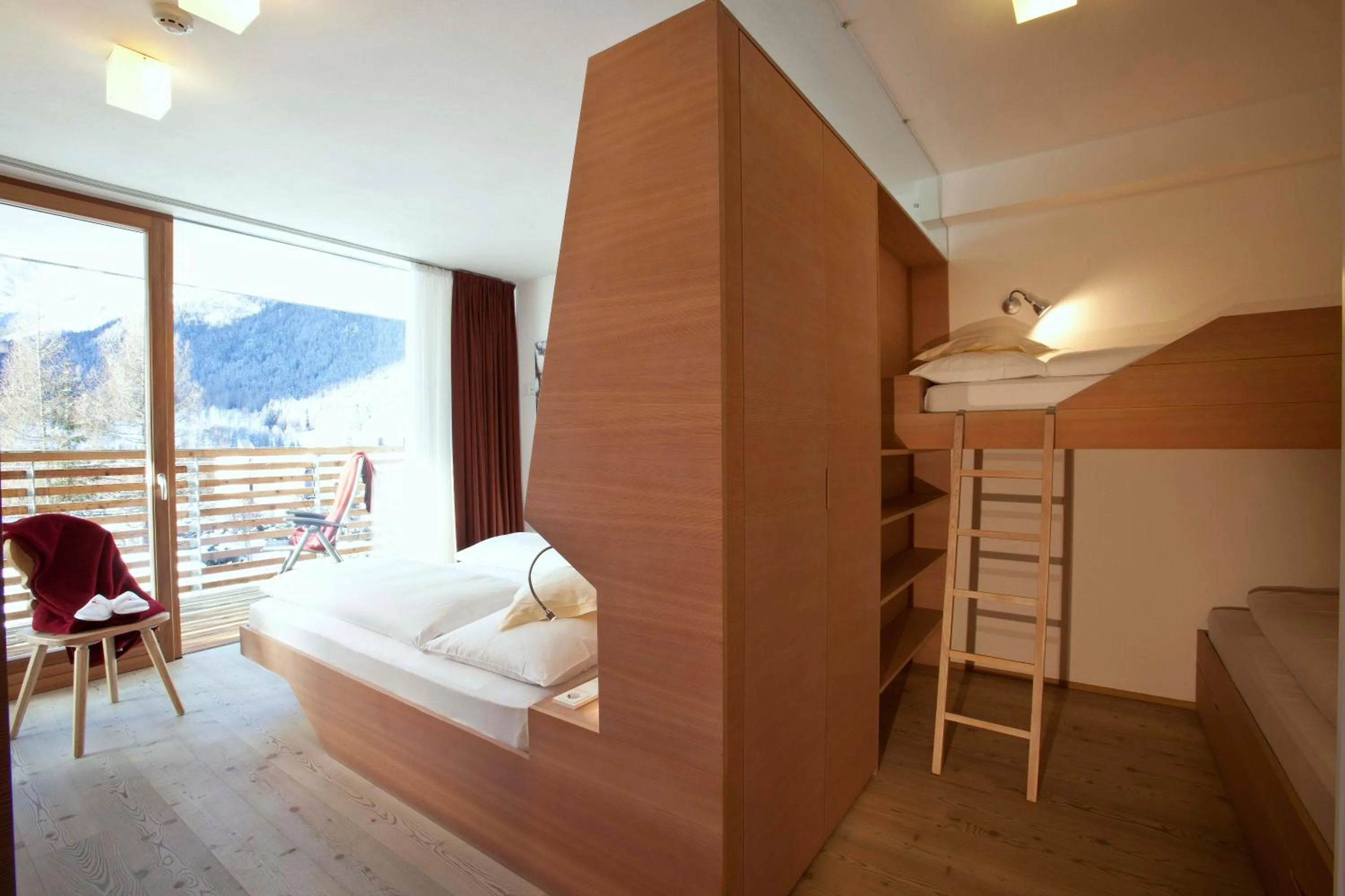 Photo of the whole room, Bed in Residence Königswarte Strata Sexten