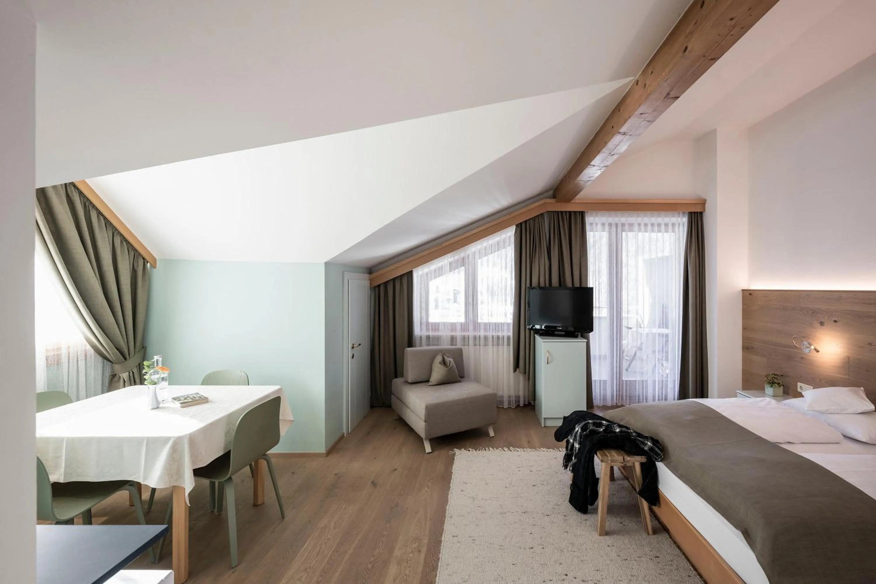 Dining area, Bed in Residence Königswarte Strata Sexten