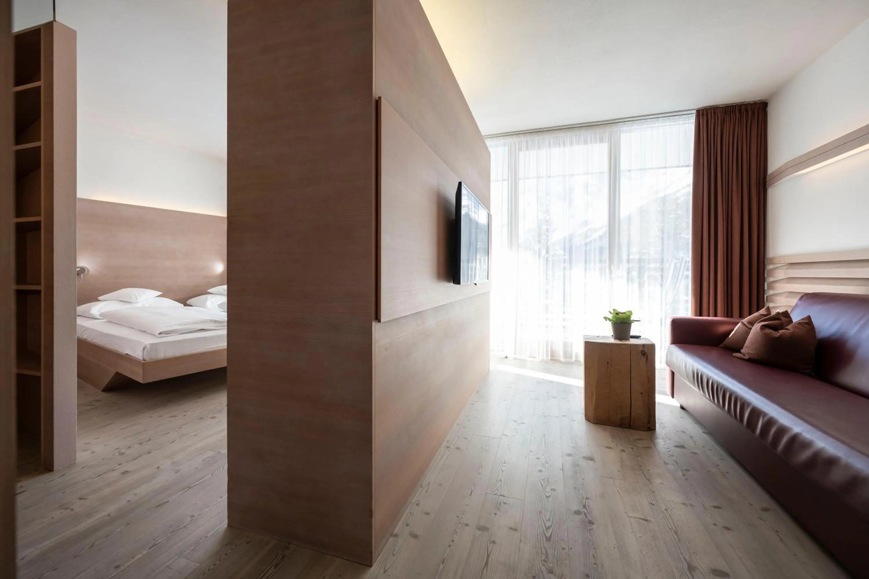 Photo of the whole room, Bed in Residence Königswarte Strata Sexten