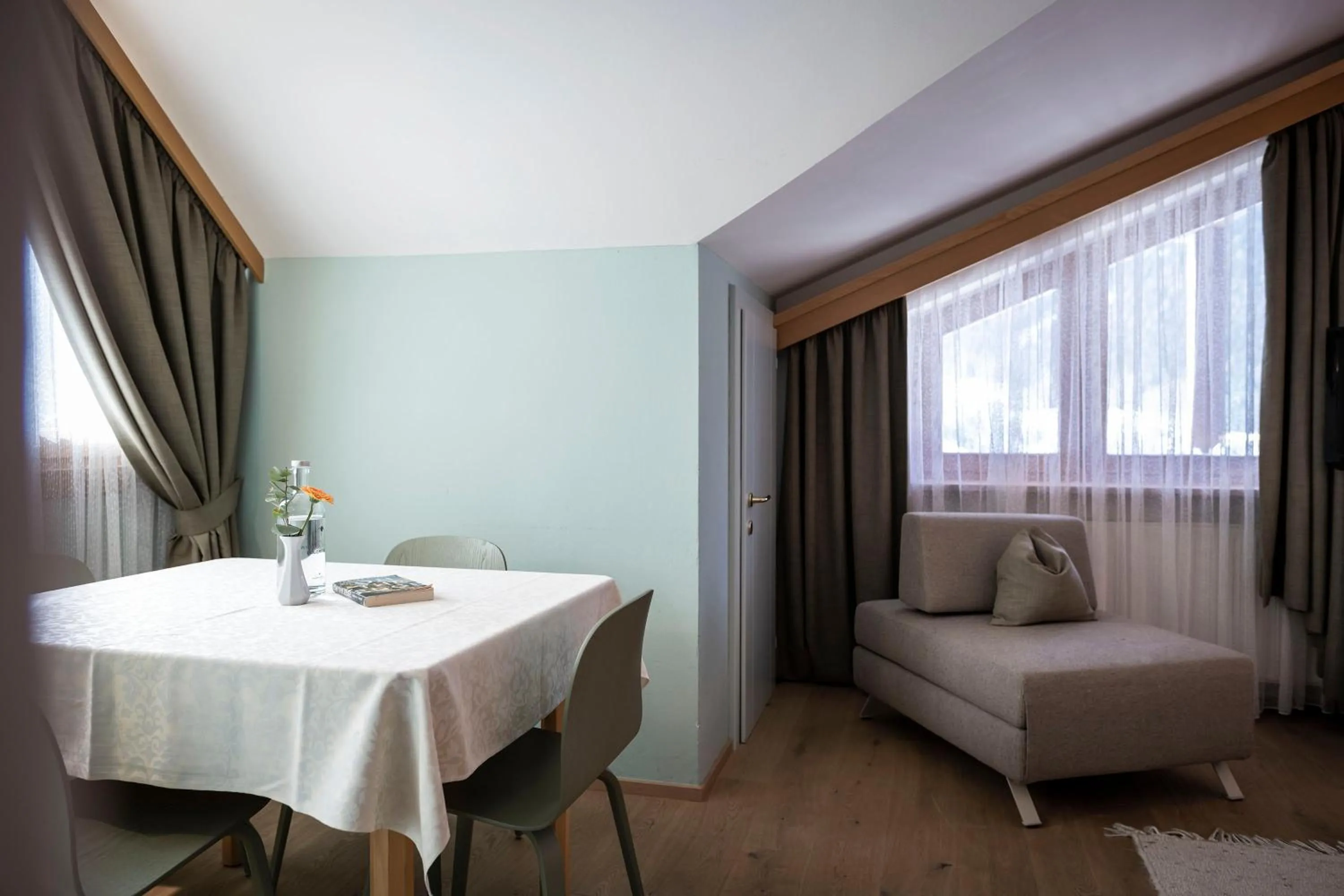 Dining area, Bed in Residence Königswarte Strata Sexten