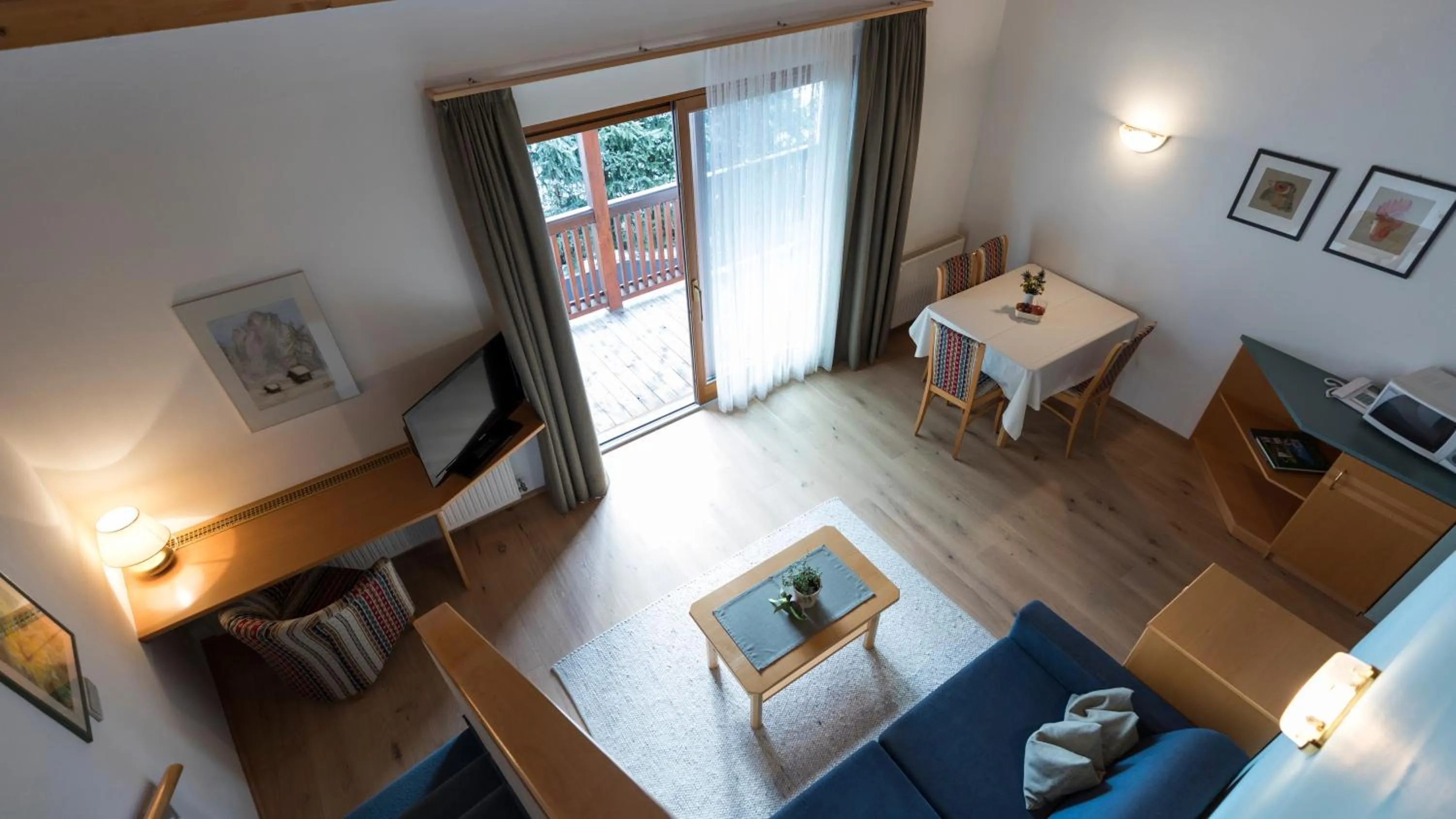 Photo of the whole room, Bed in Residence Königswarte Strata Sexten