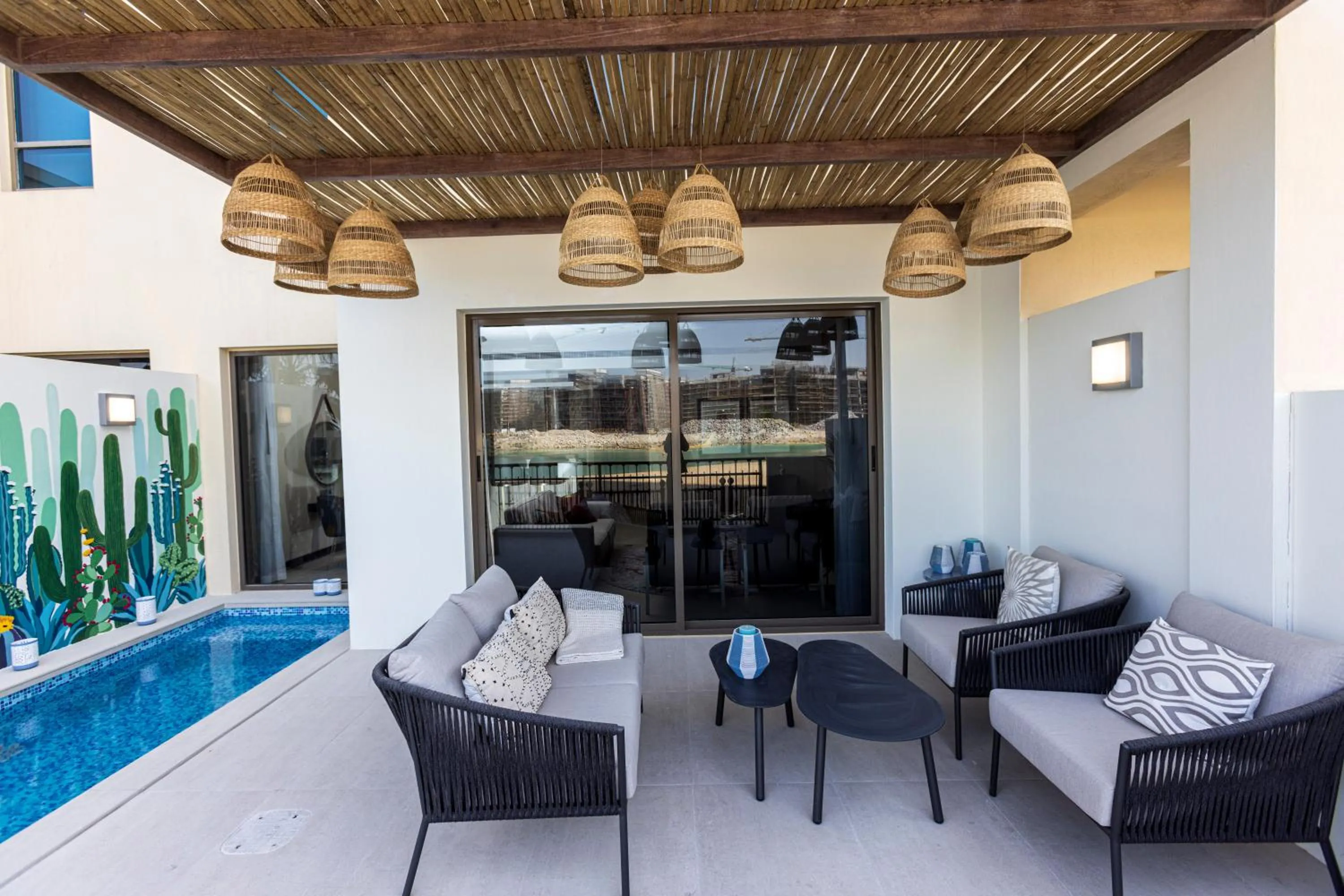 Swimming pool in The Townhouses The Pearl