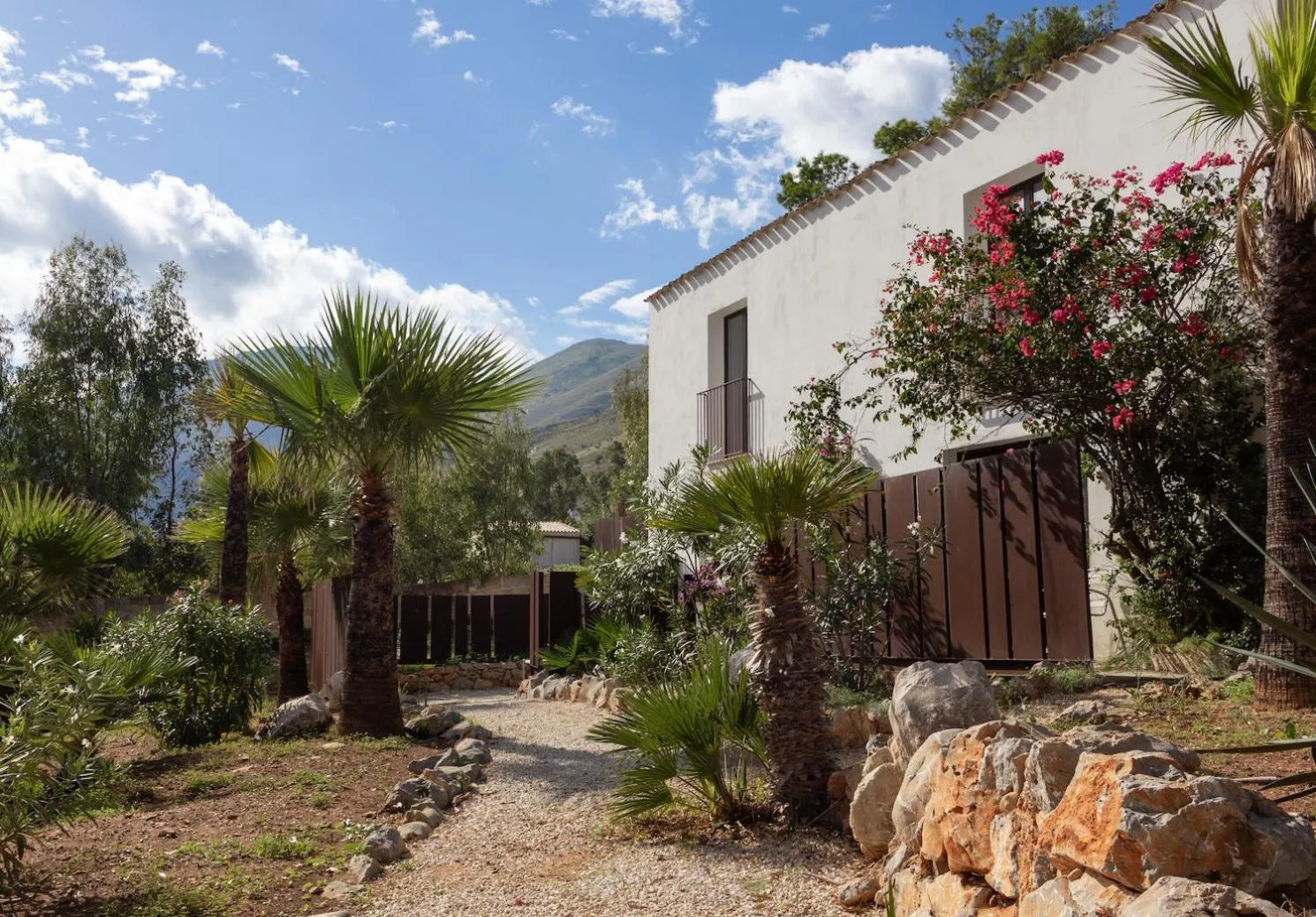 Garden in Araja Villa&Suite by Geocharme