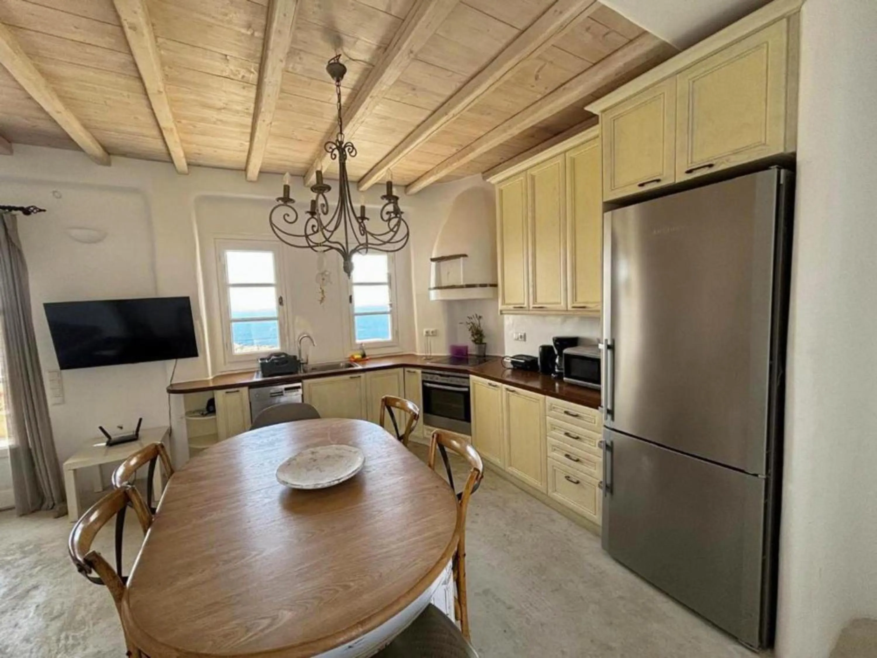 kitchen in White Rock Suites & Villas
