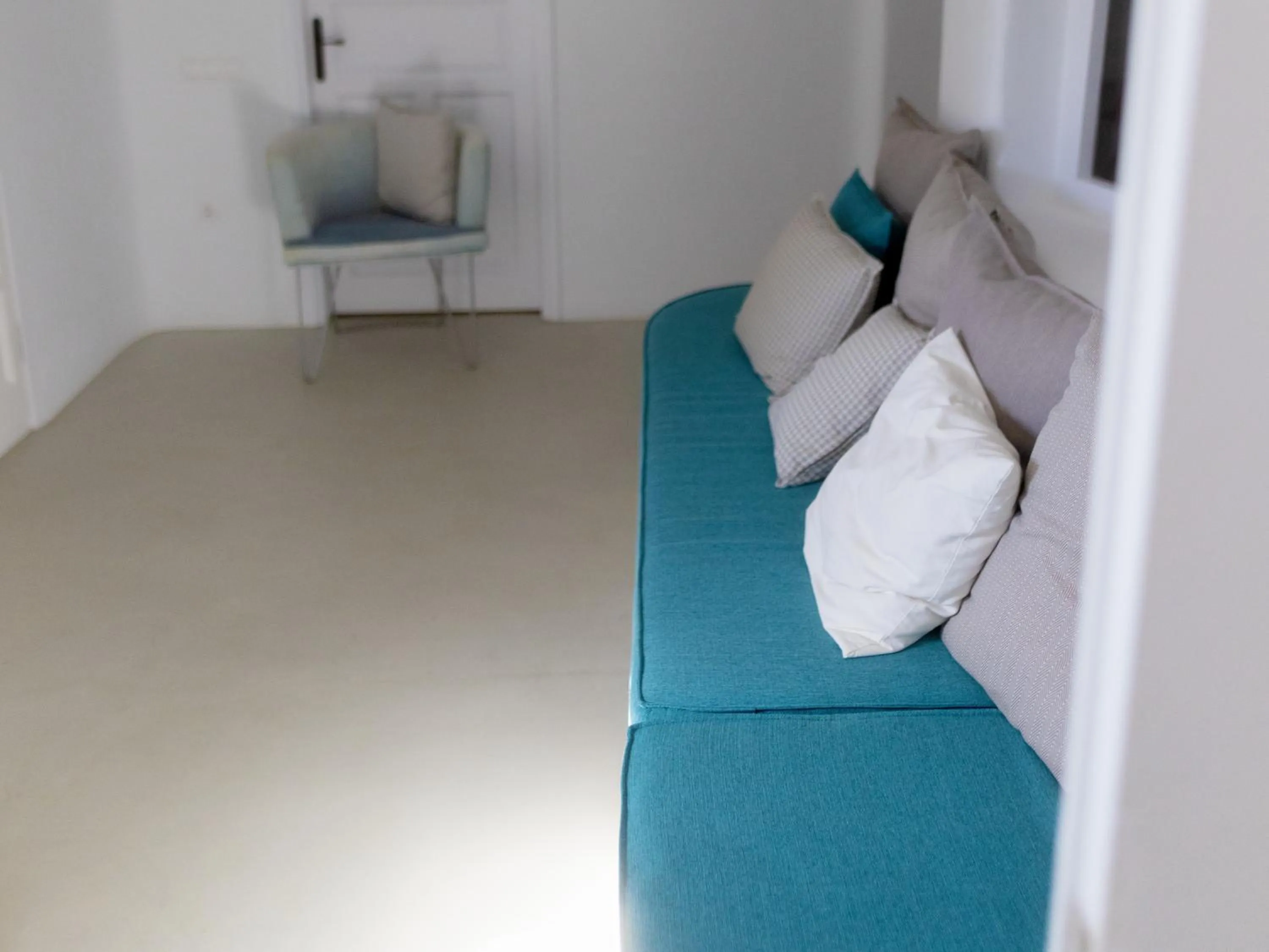 Seating area in White Rock Suites & Villas