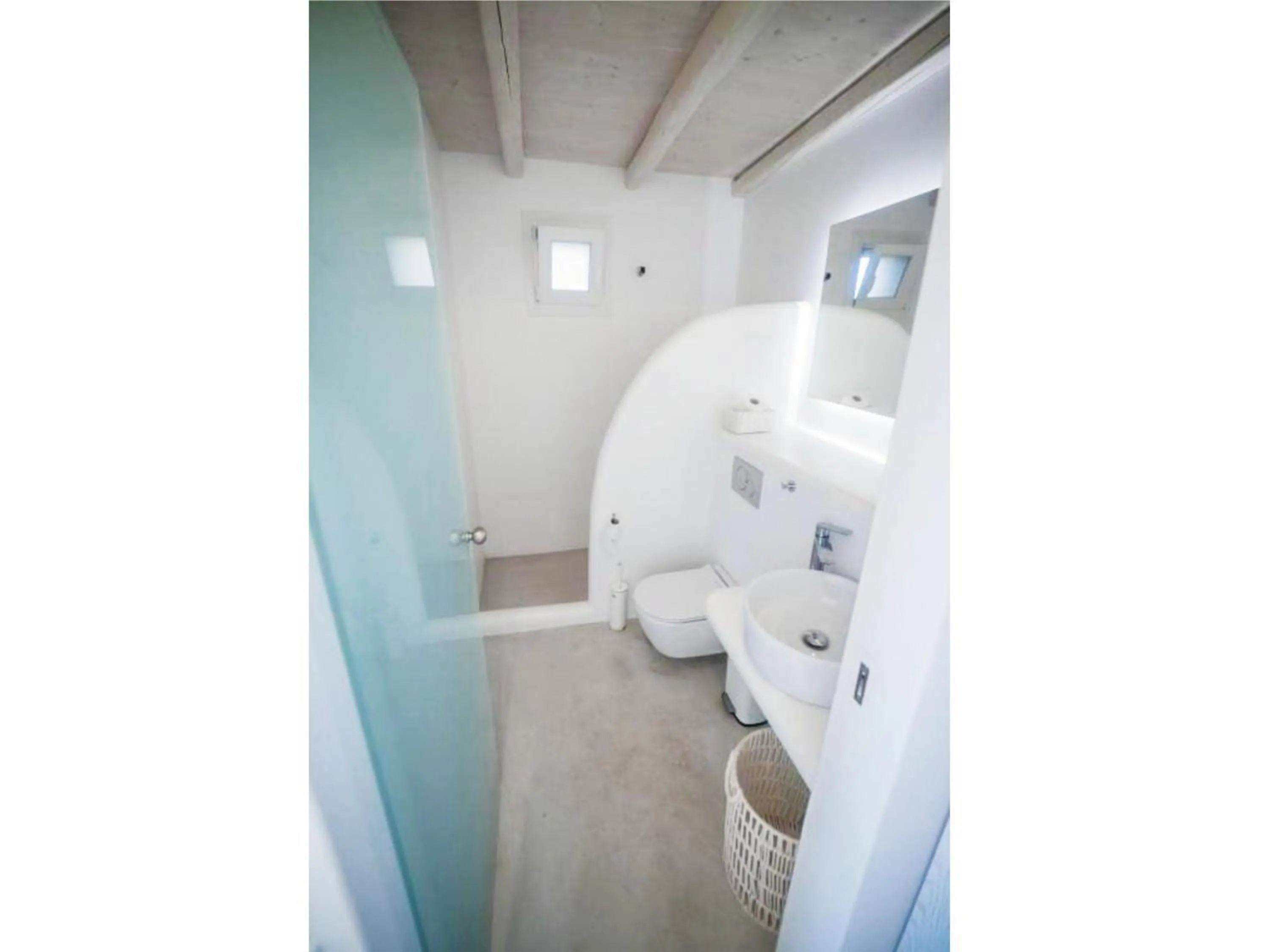 Bathroom in White Rock Suites & Villas