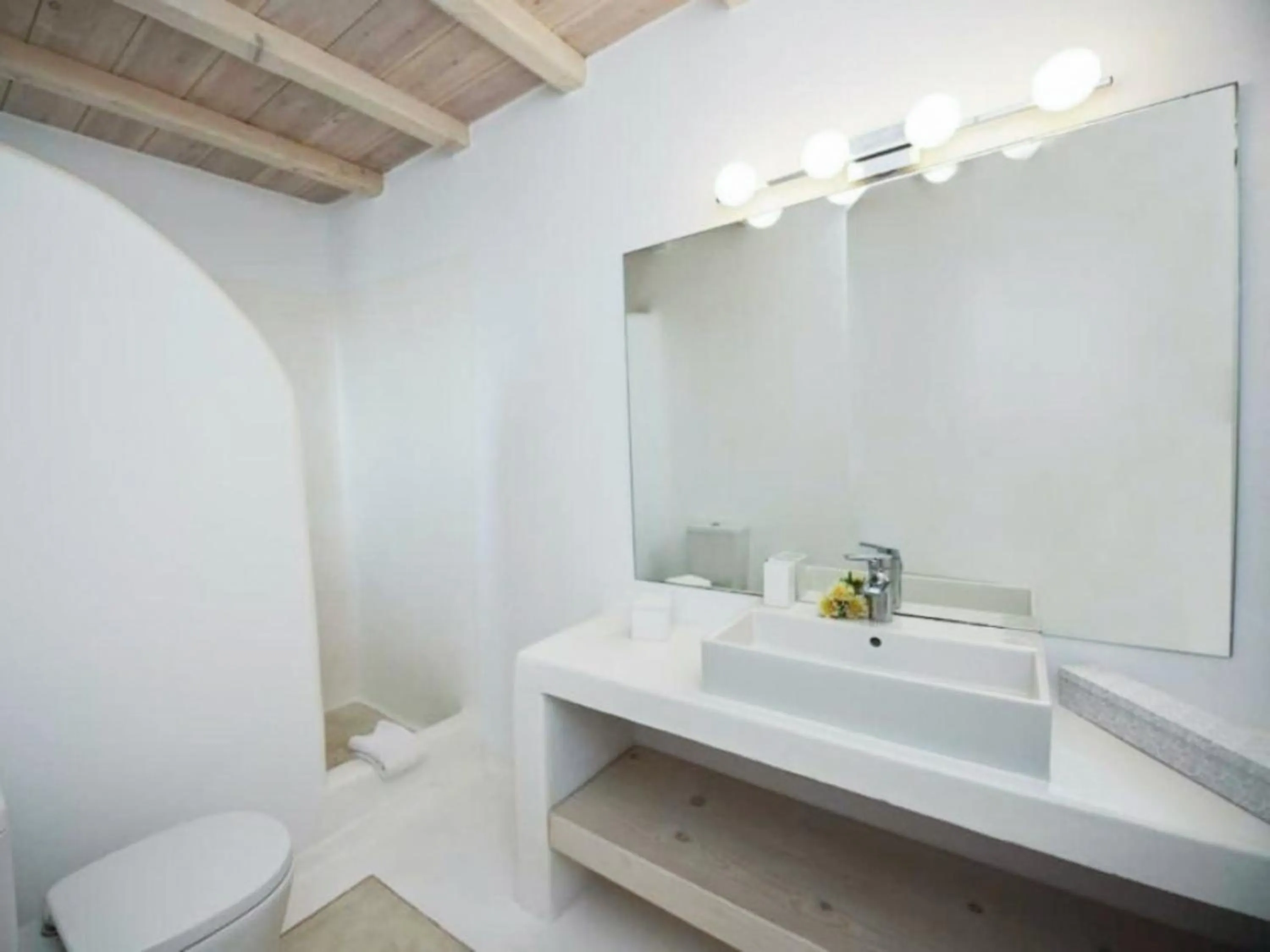 Bathroom in White Rock Suites & Villas