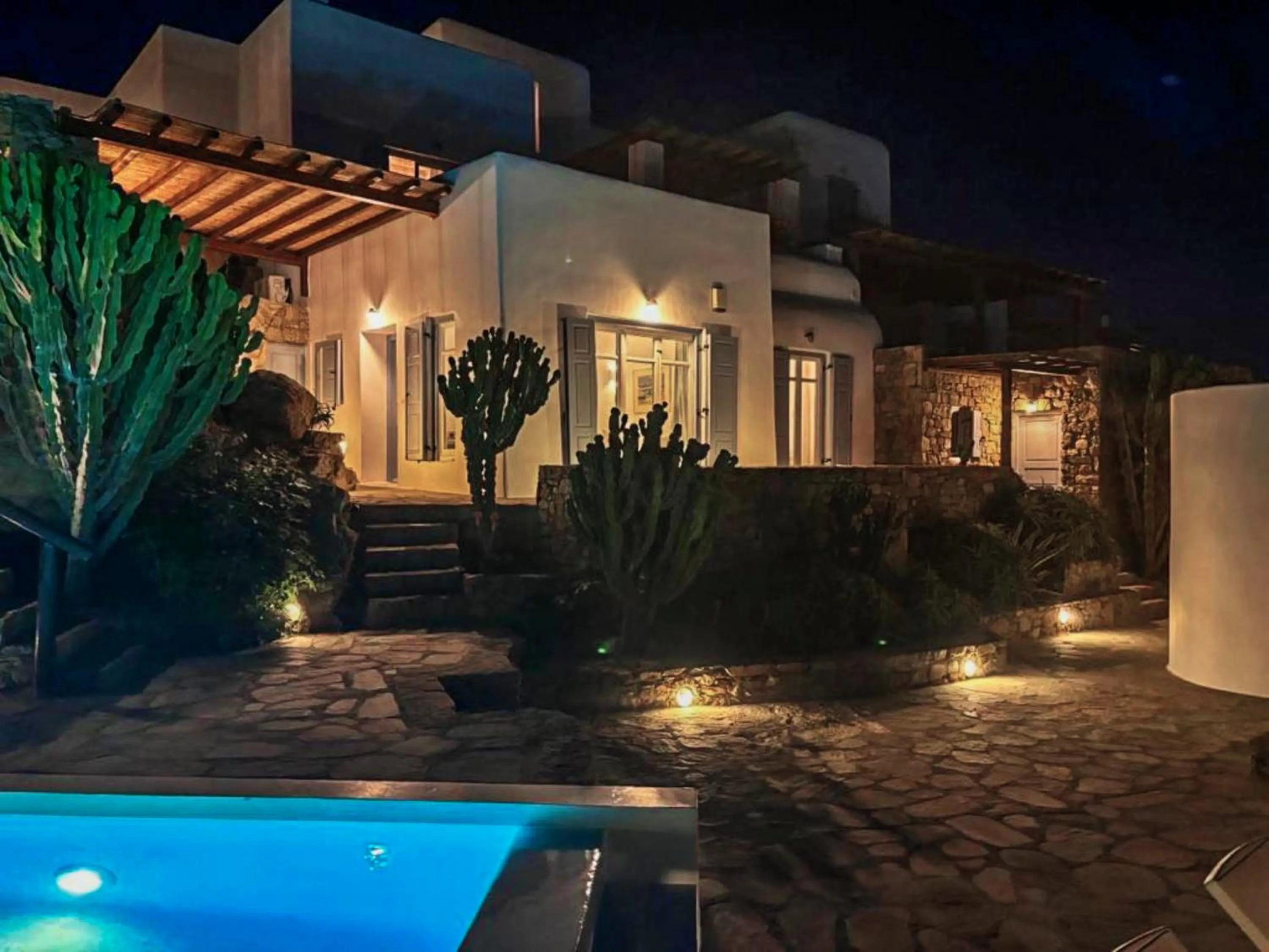 Night in White Rock Suites & Villas