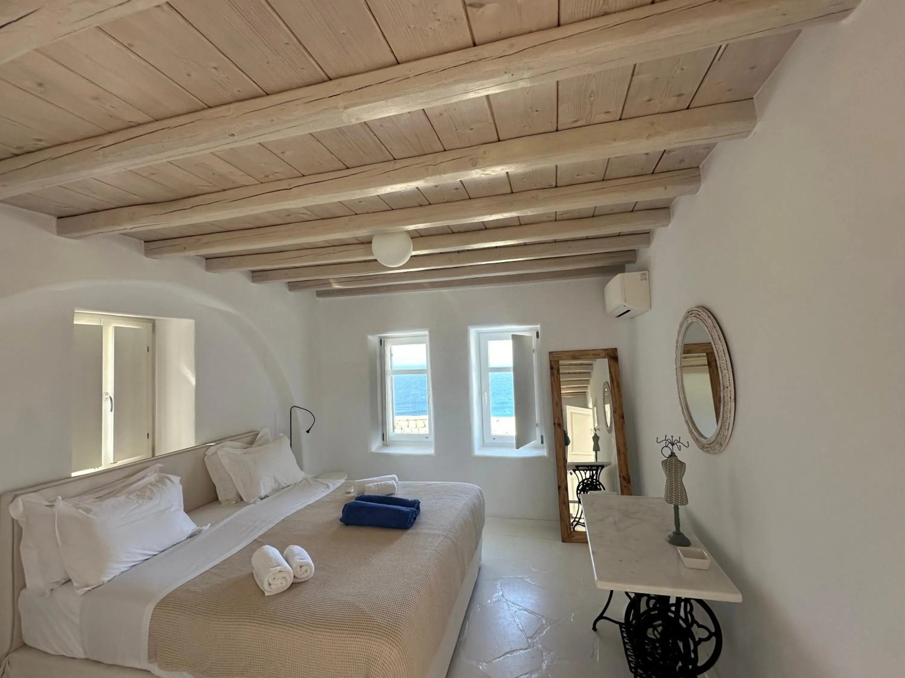 Bed in White Rock Suites & Villas