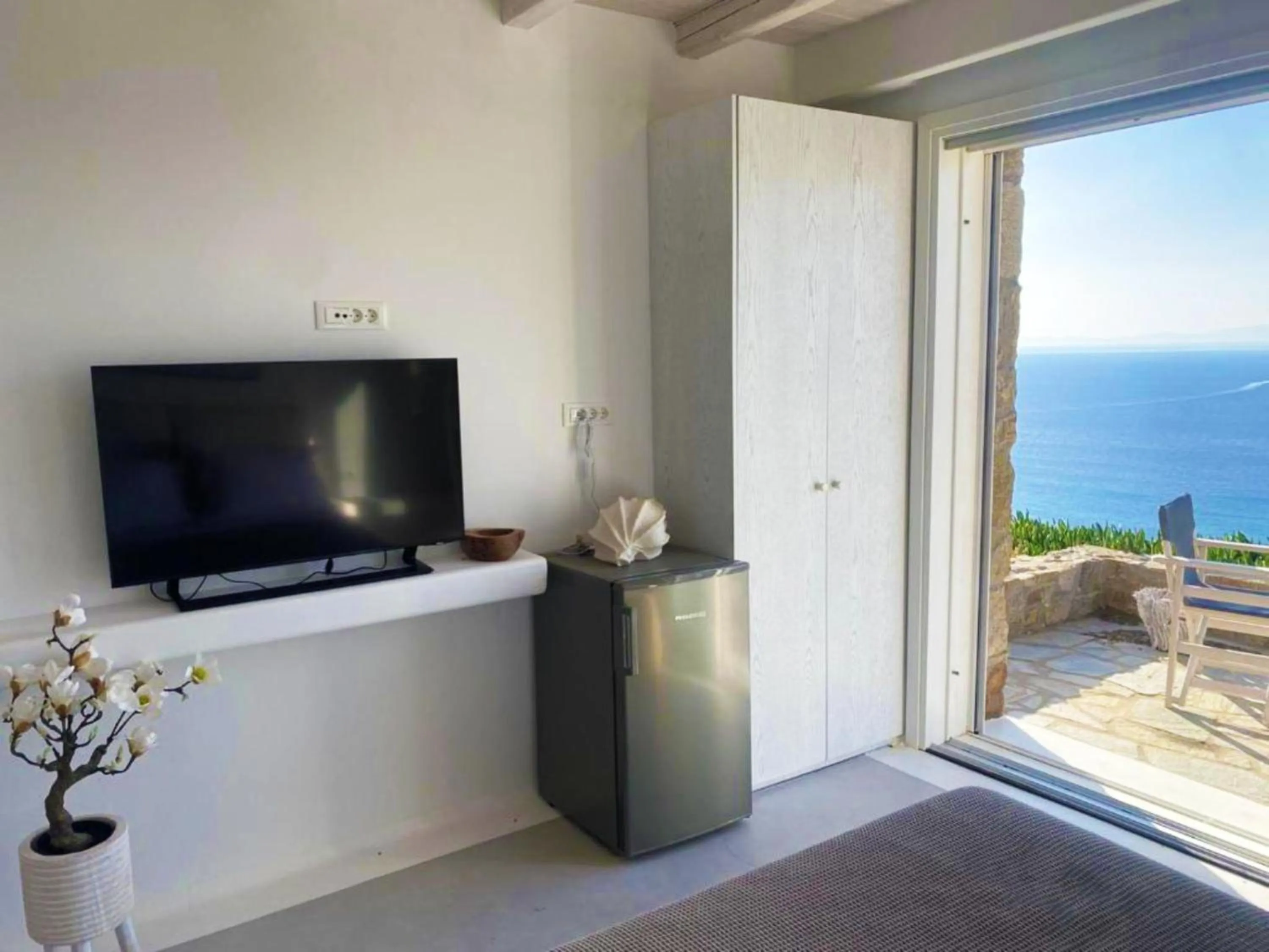Bedroom in White Rock Suites & Villas