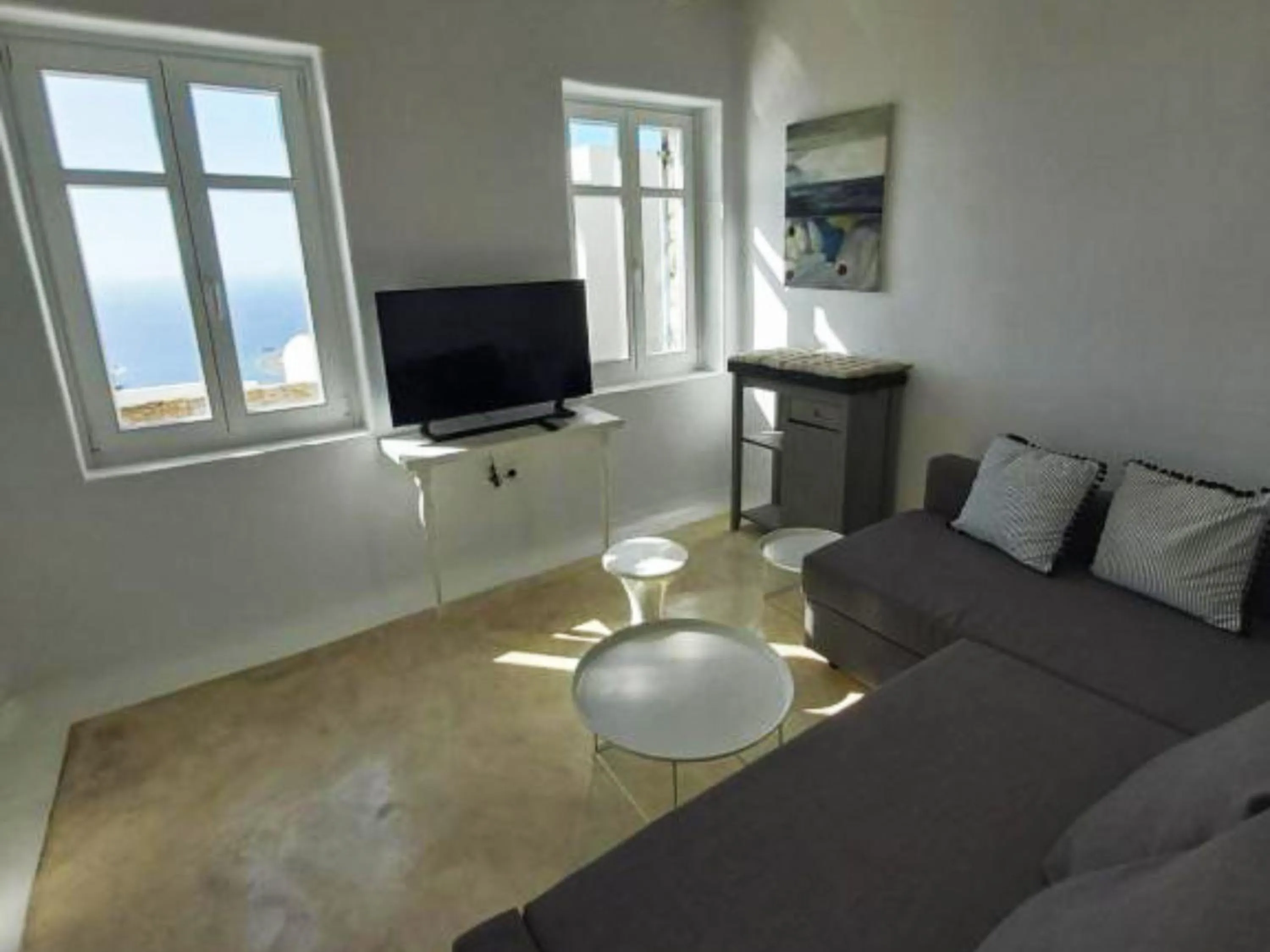 Seating area in White Rock Suites & Villas