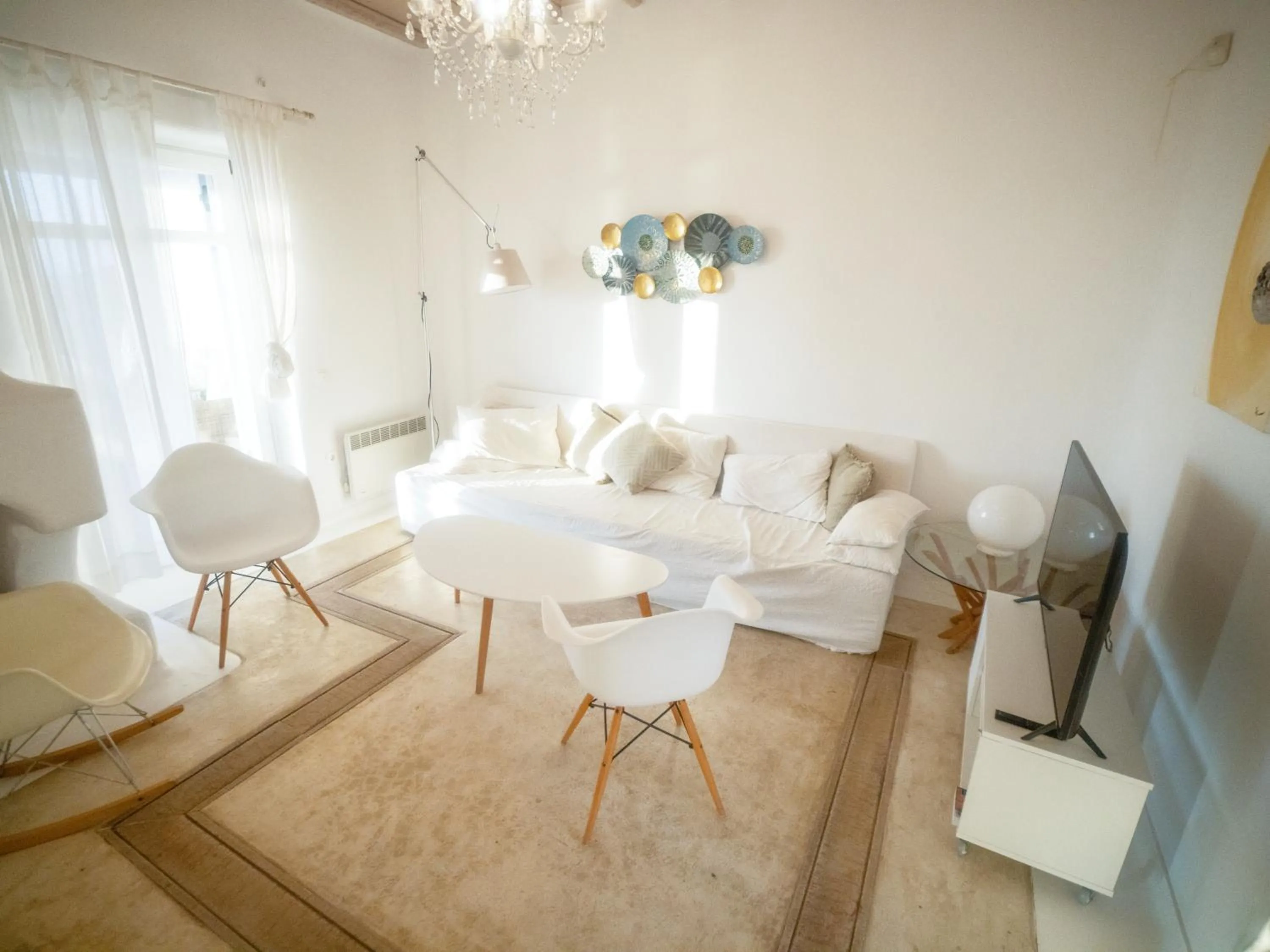 Seating area in White Rock Suites & Villas