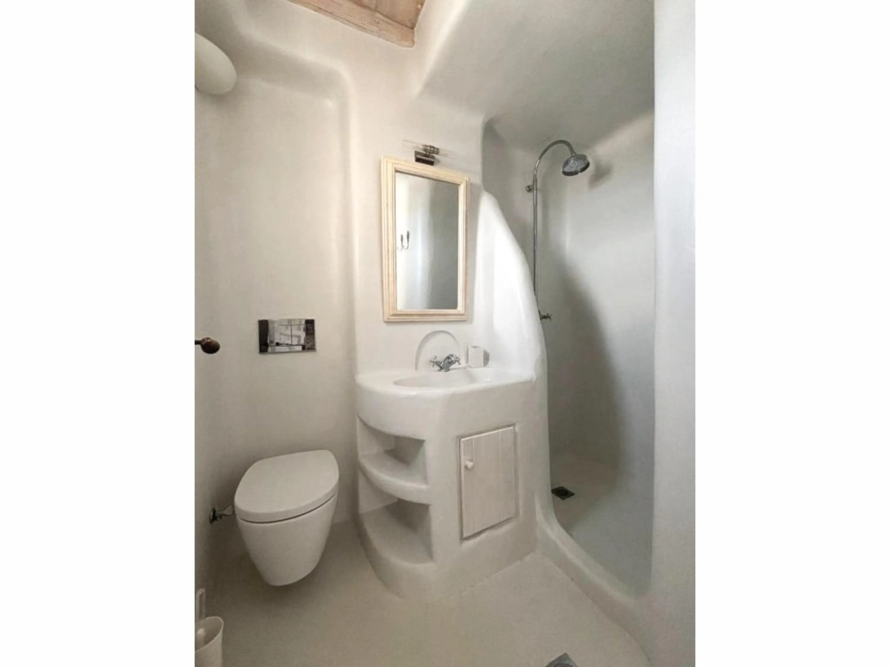 Bathroom in White Rock Suites & Villas