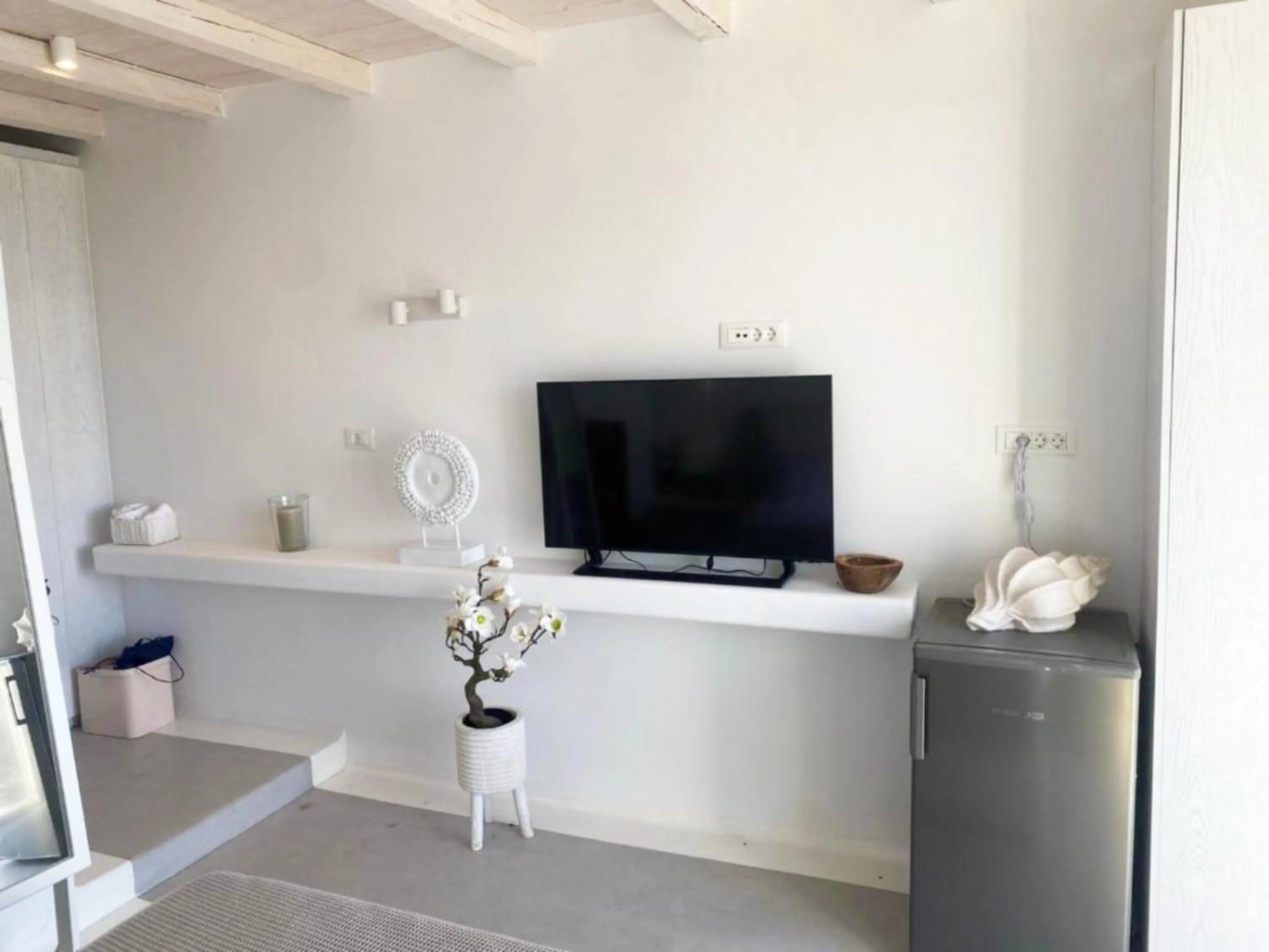 Bedroom in White Rock Suites & Villas