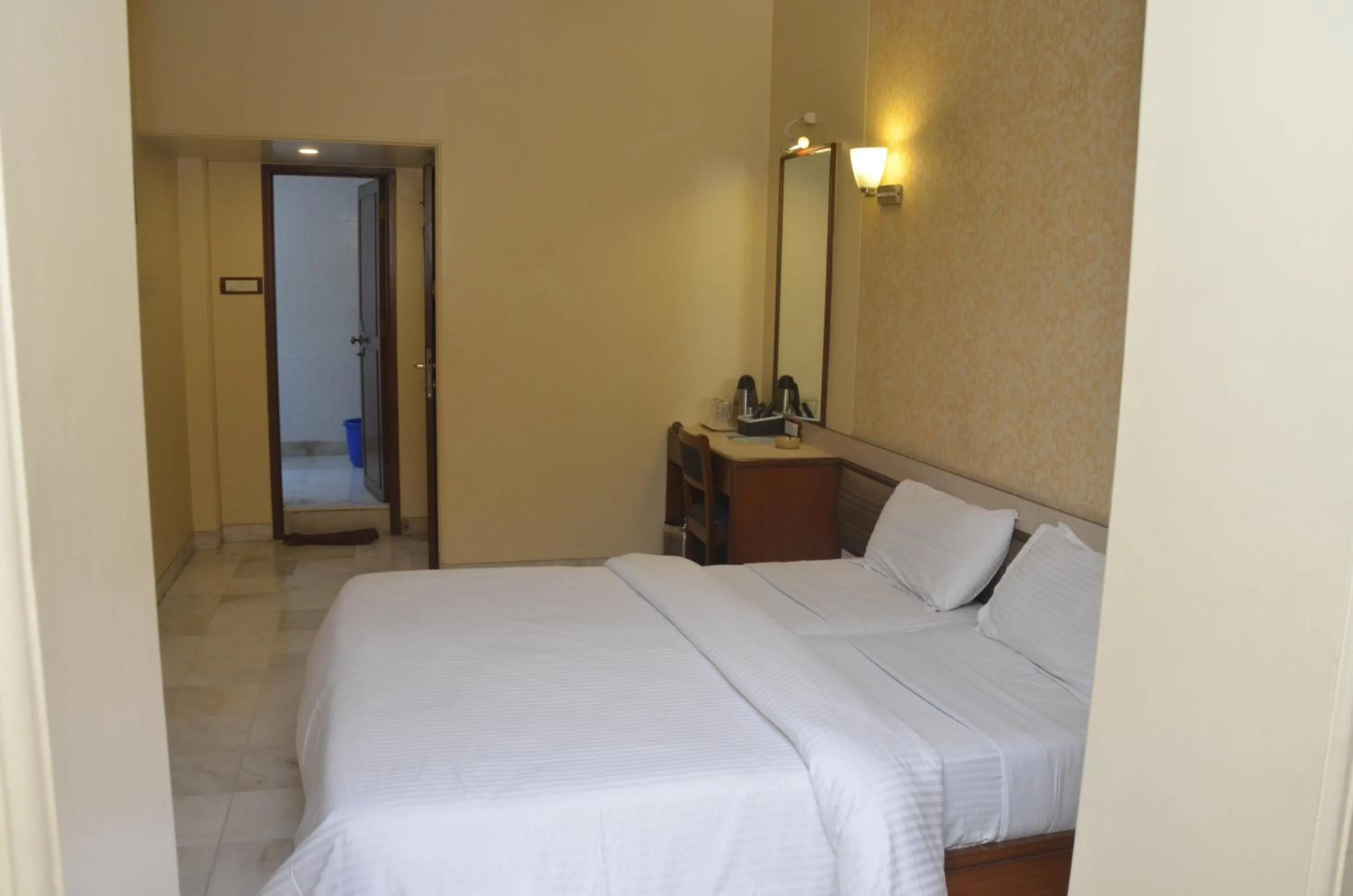 HOTEL ASHRAY INTERNATIONAL, SION - Near BKC