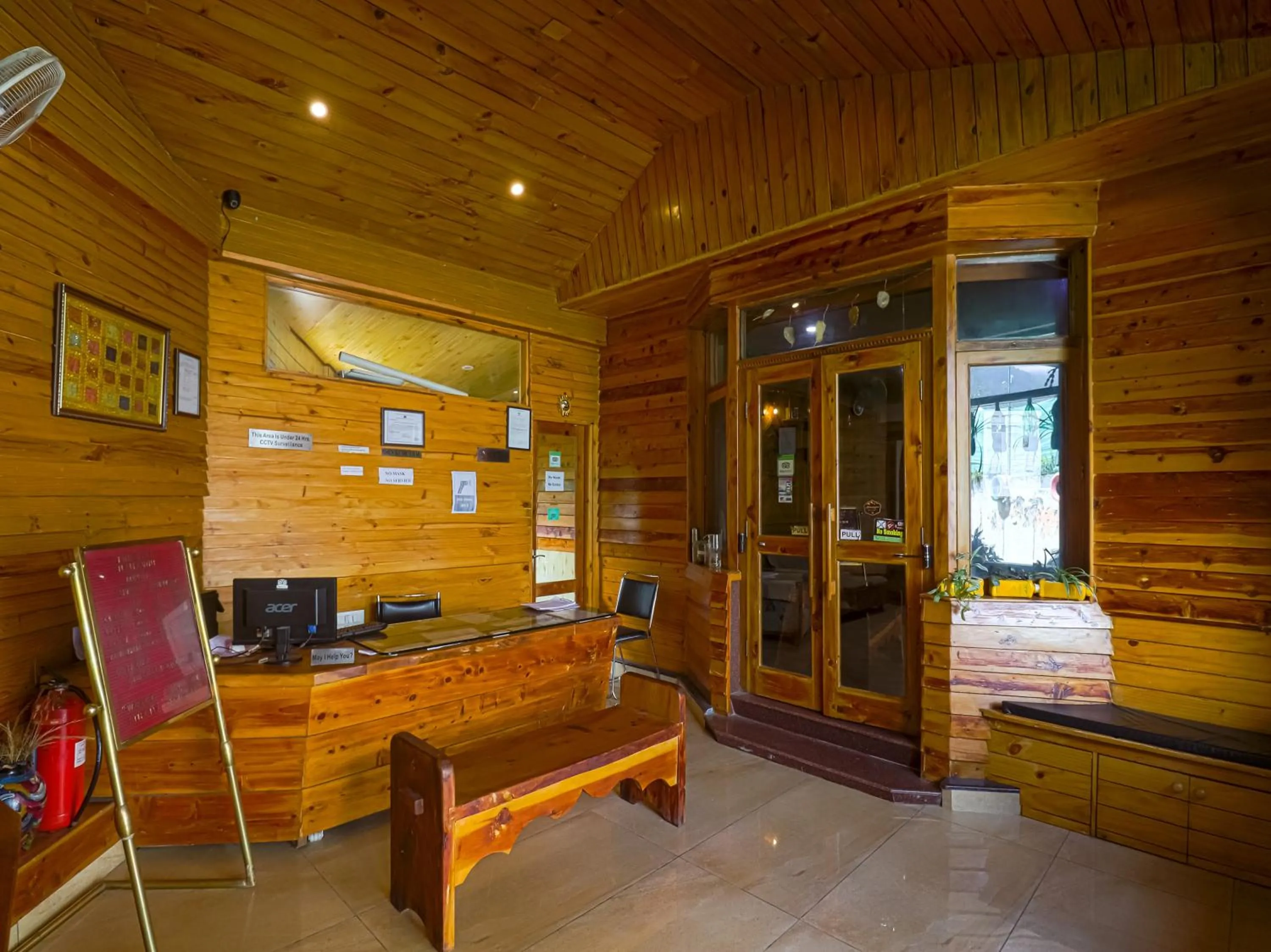 Lobby or reception in The Byke Neelkanth Manali