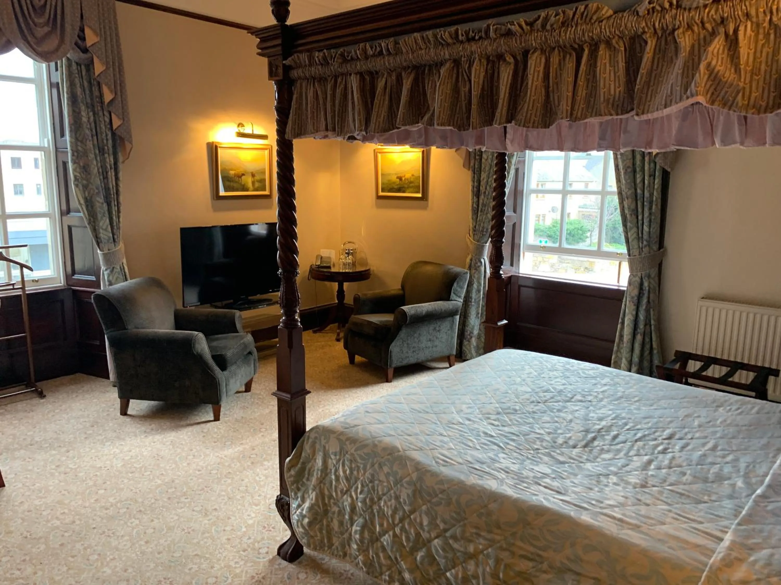 Photo of the whole room, Bed in The Mansefield Hotel