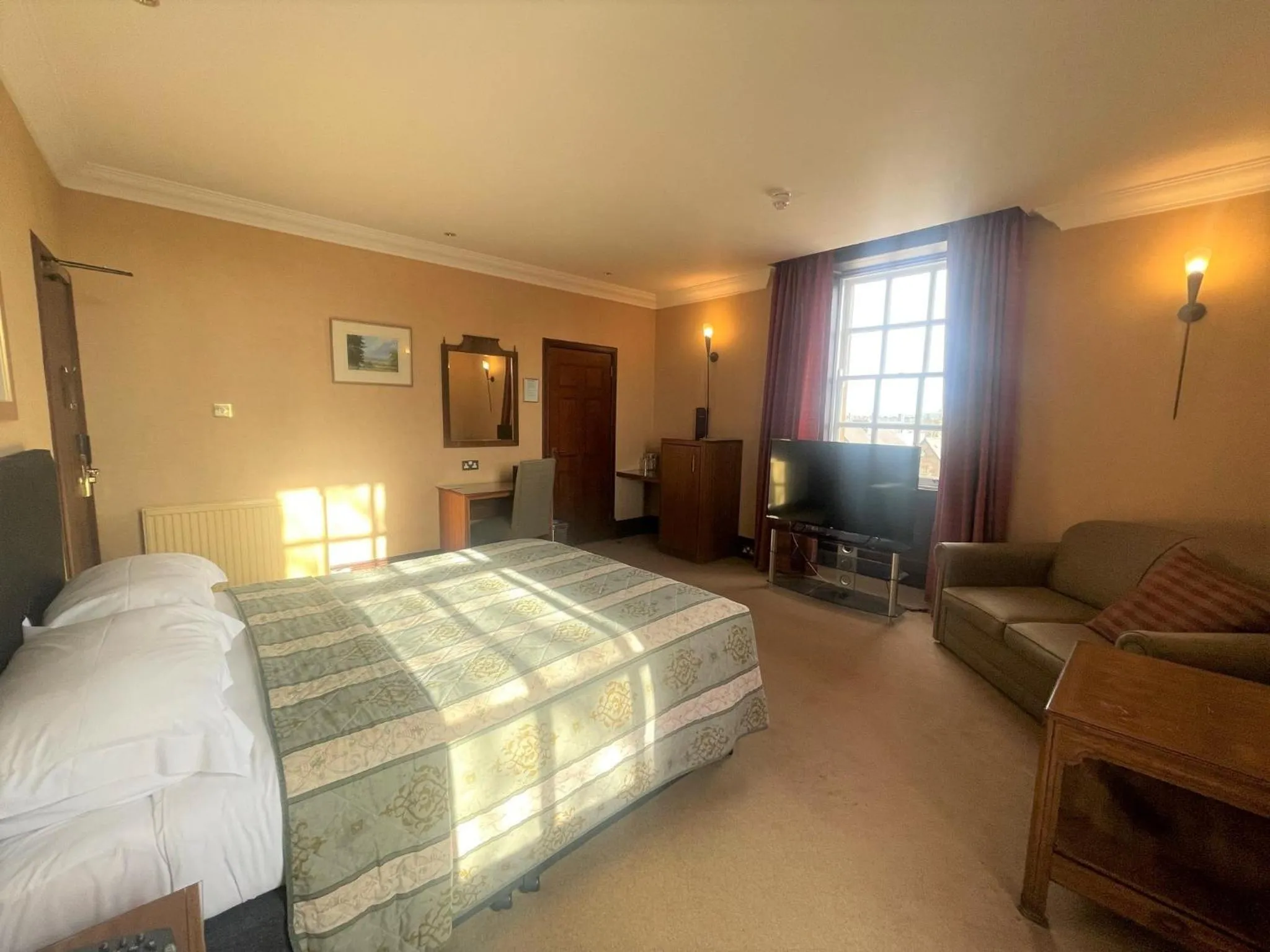 Bed in The Mansefield Hotel