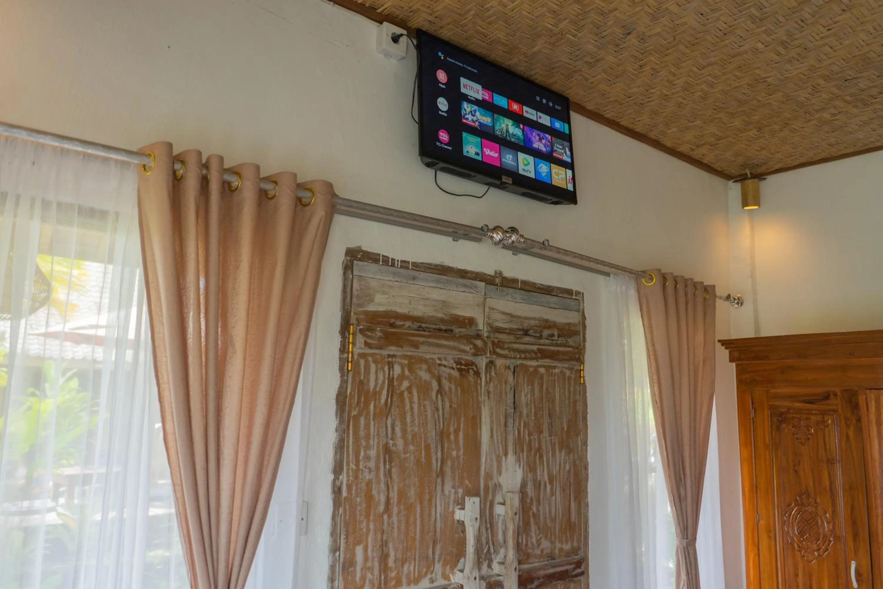 TV and multimedia in Ananda JJ Ubud Resort & Spa