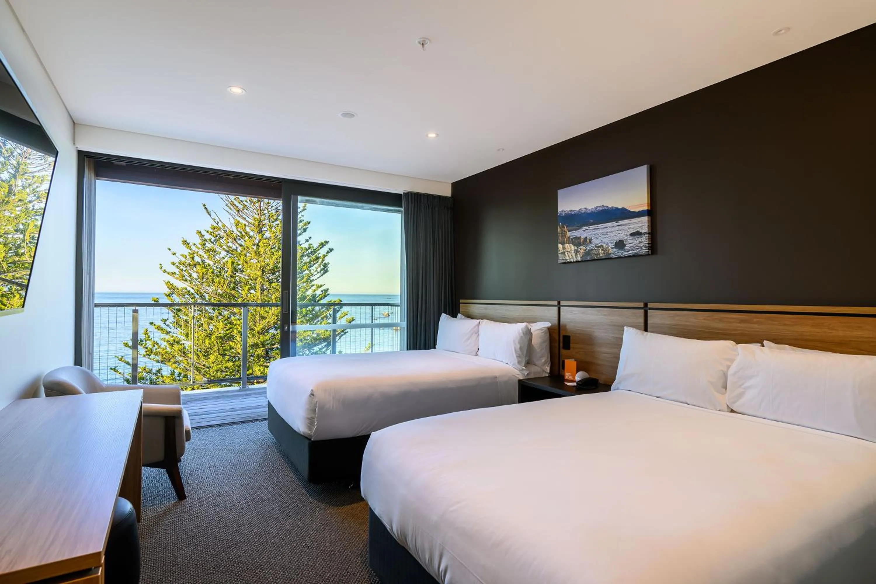 View (from property/room), Bed in Sudima Kaikōura