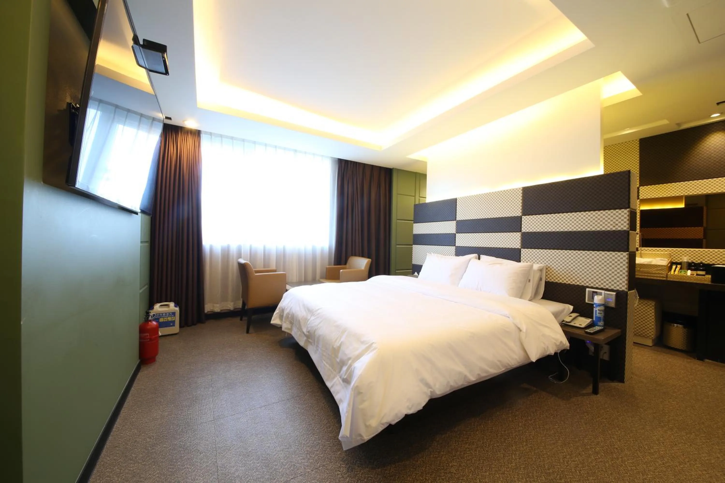 Bedroom, Bed in Moonbay Hotel