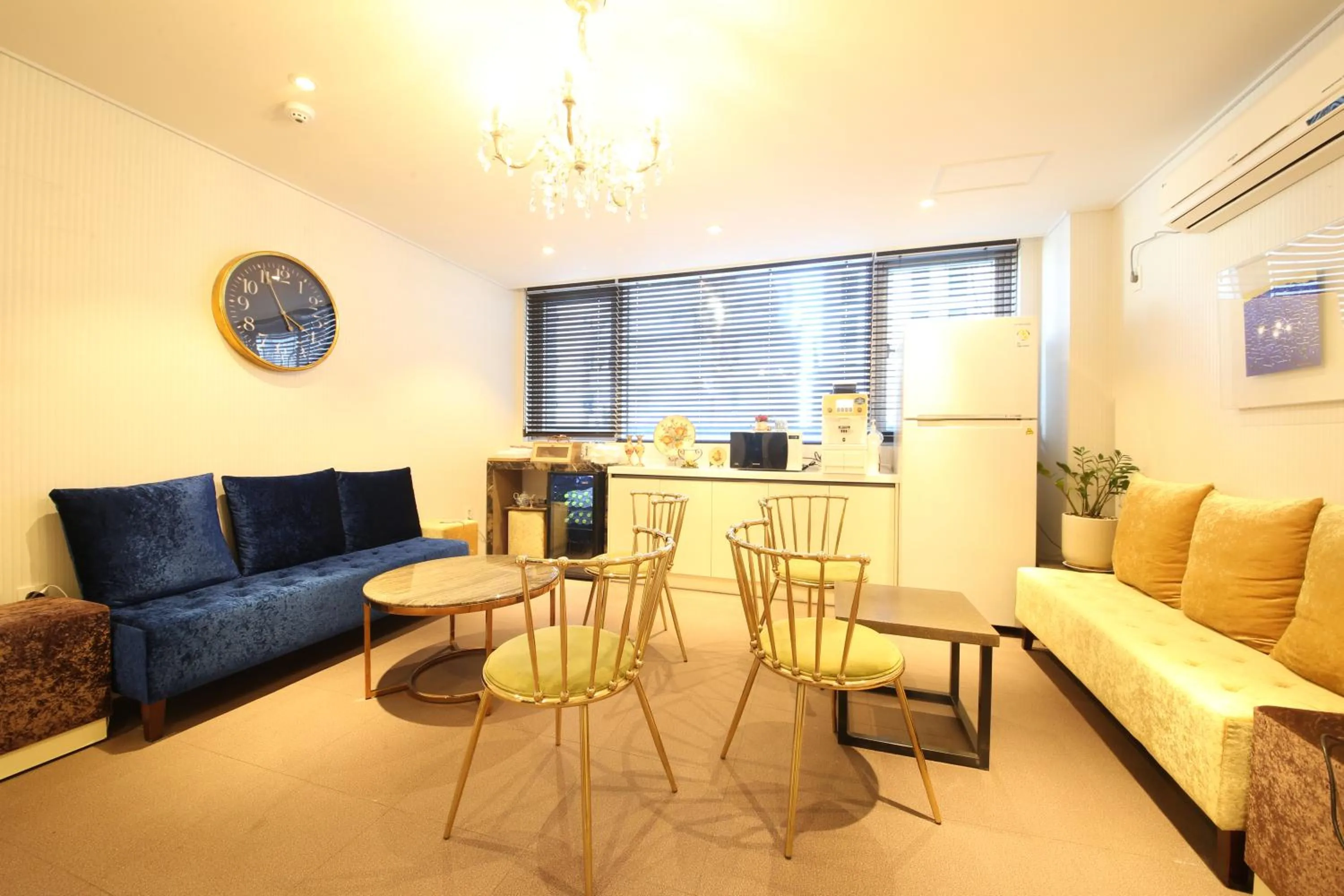 Restaurant/places to eat in Moonbay Hotel