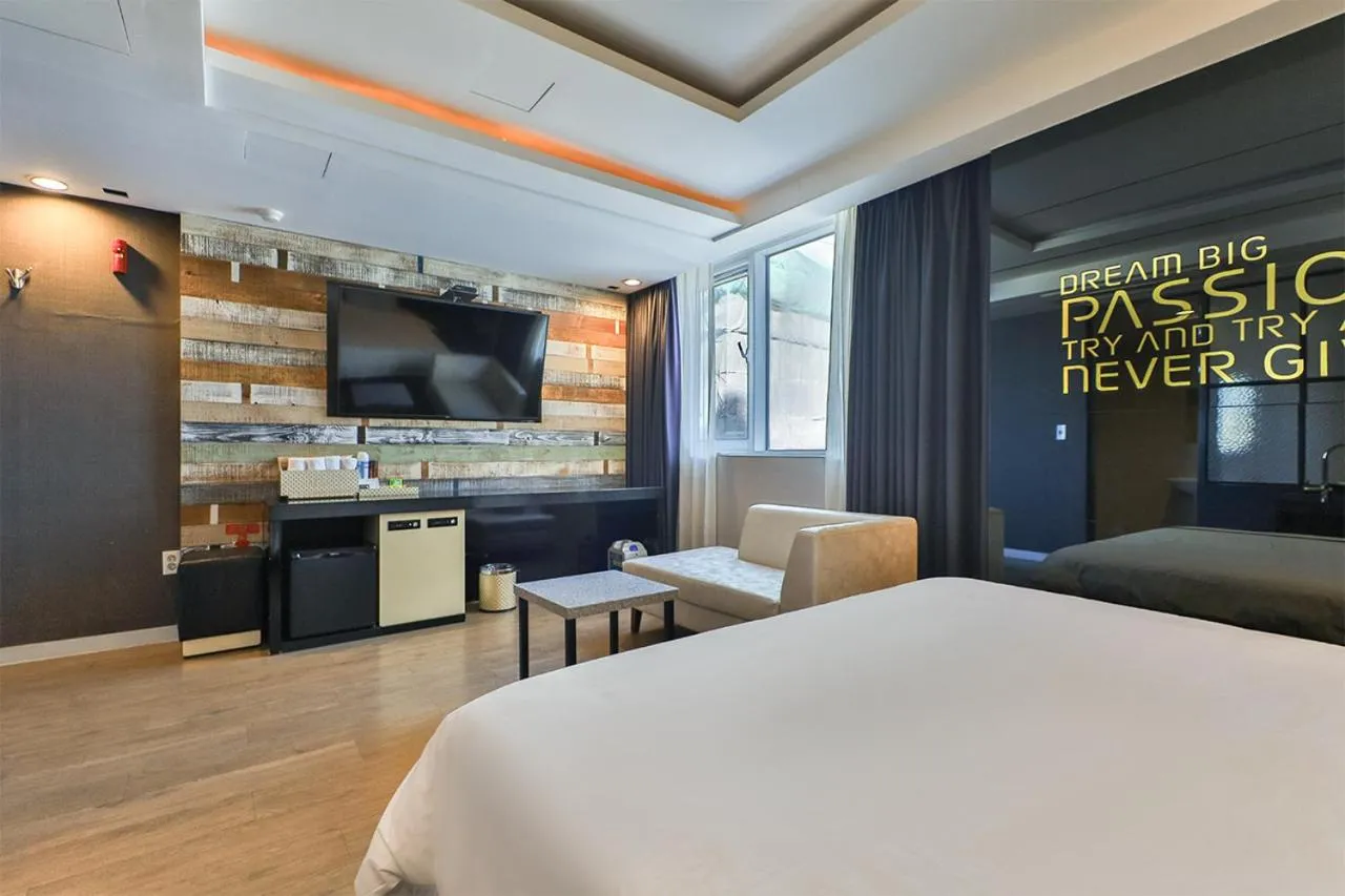 TV and multimedia in Moonbay Hotel