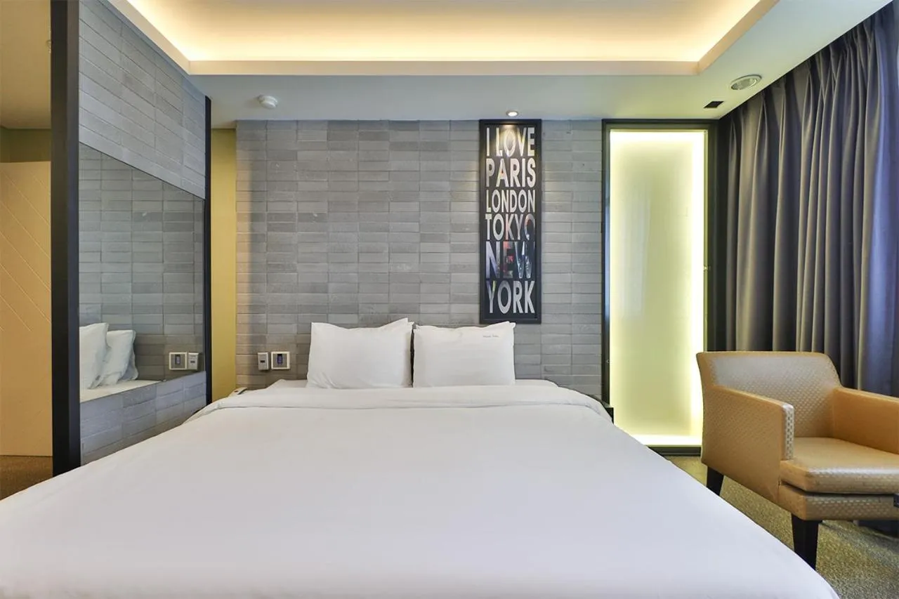 Bed in Moonbay Hotel