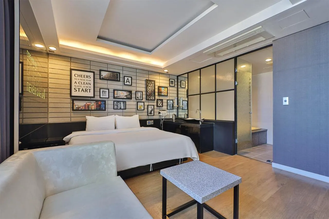 Bed in Moonbay Hotel