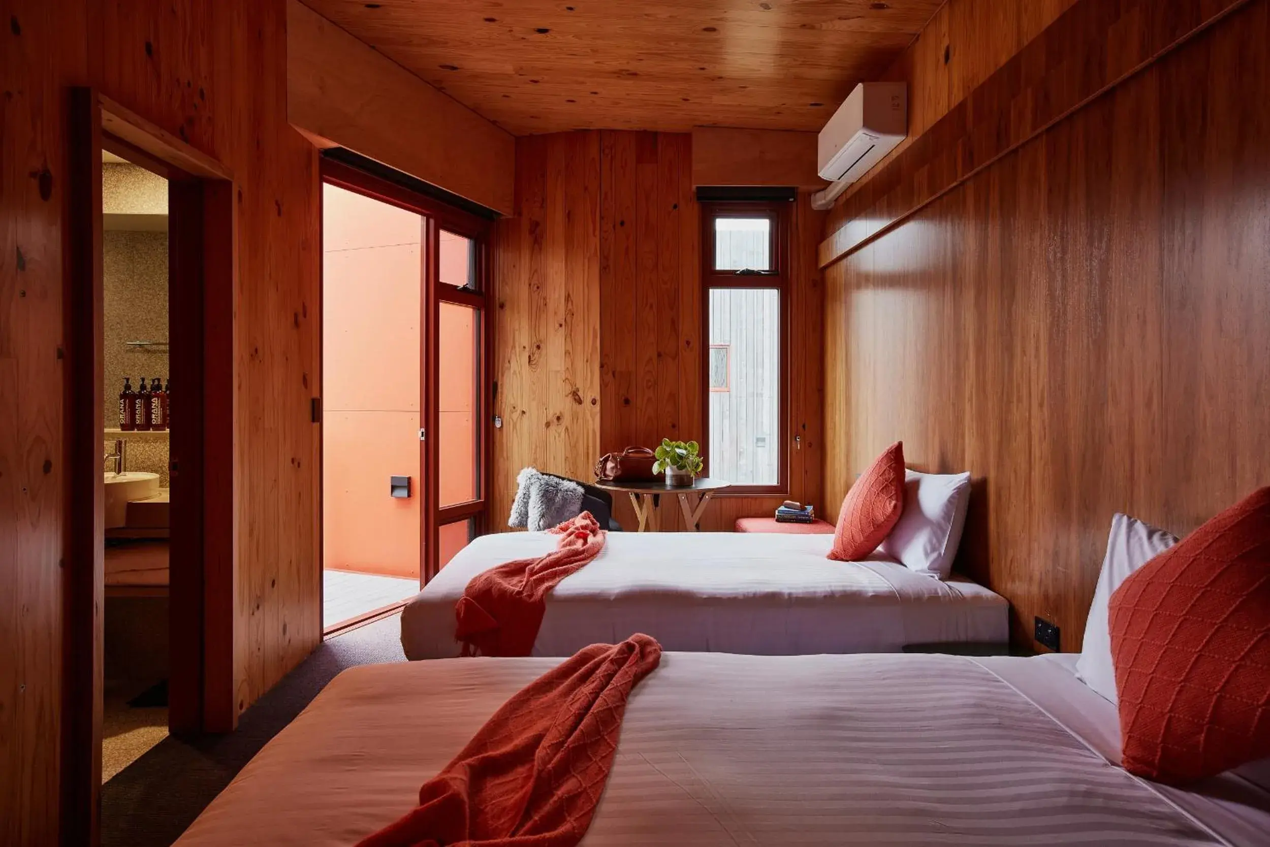 Pavilion Paddock Room in Iron Creek Bay Estate Pavilion Paddock Room in Iron Creek Bay Estate