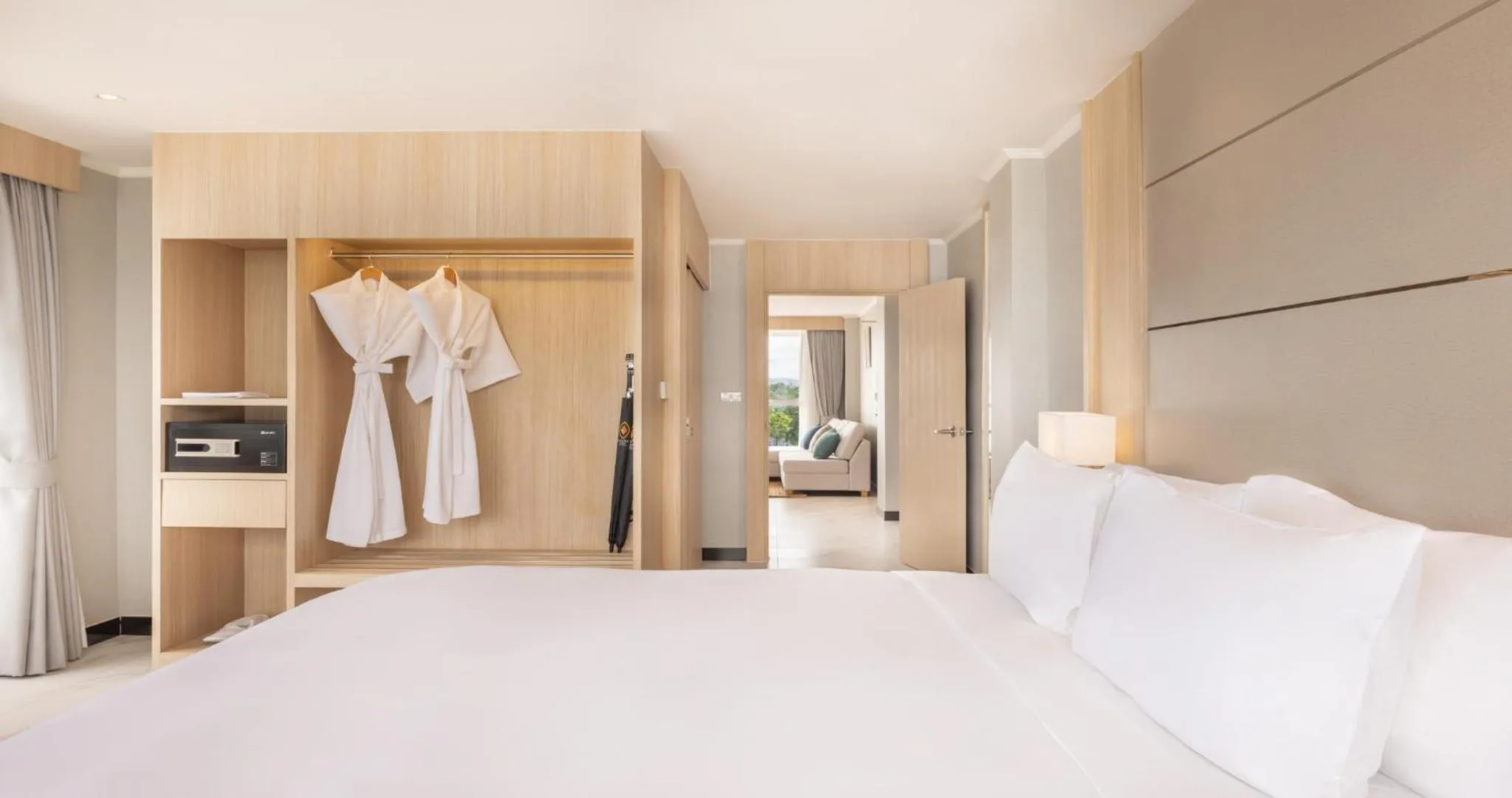 Bedroom, Bed in Eastin Resort Rayong