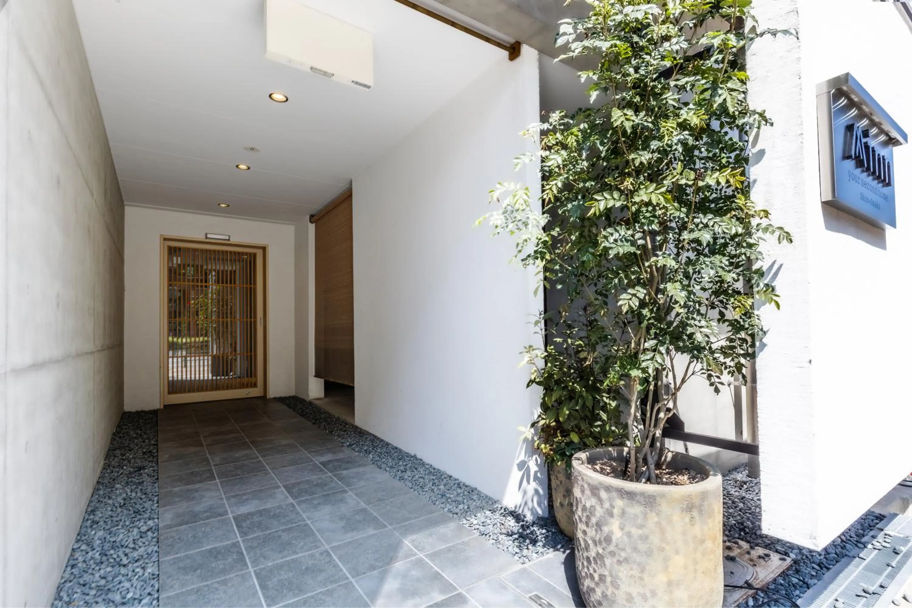 Facade/entrance in Minn Shin-Osaka