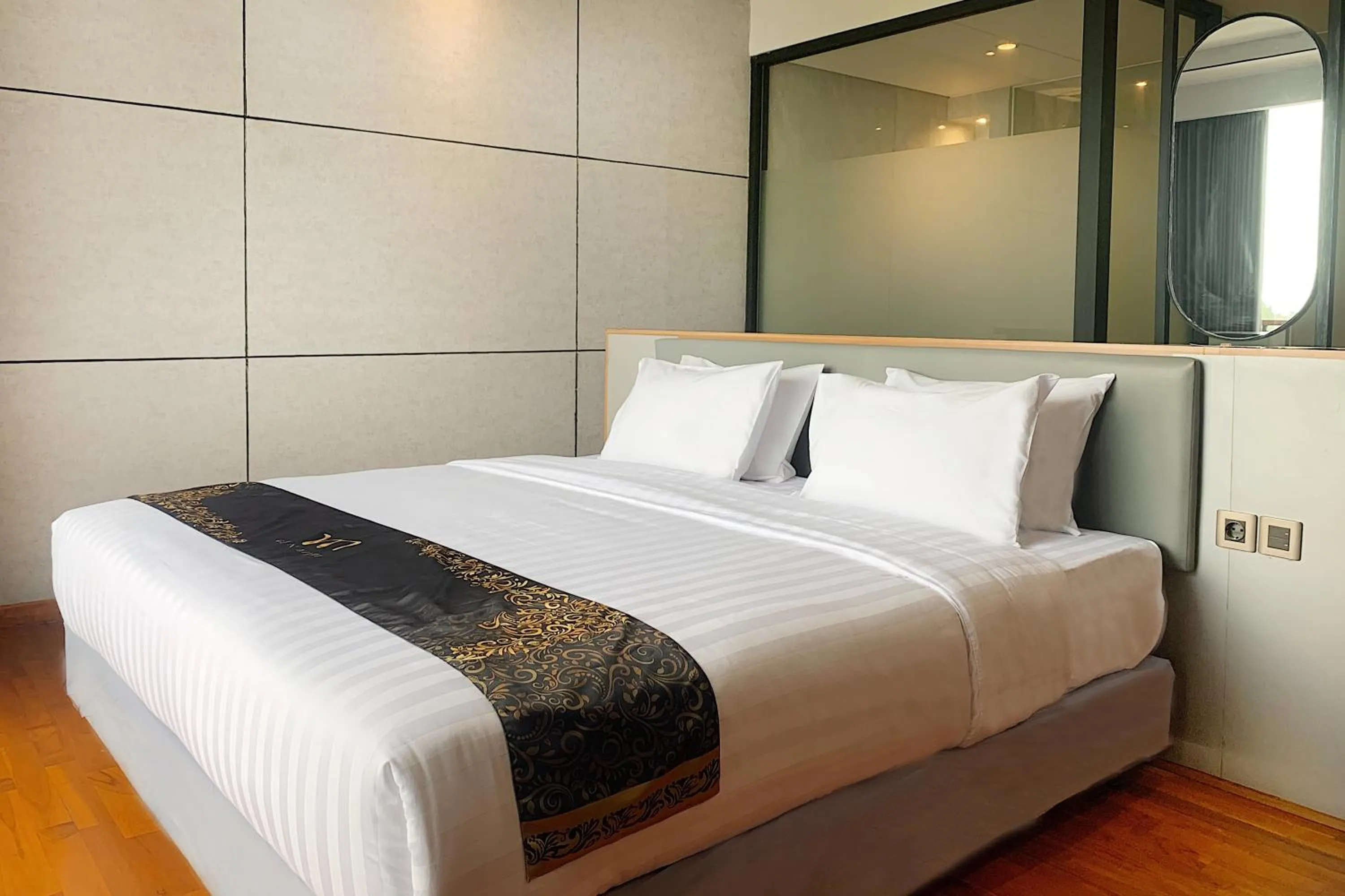 Bed in Grand Miami Hotel