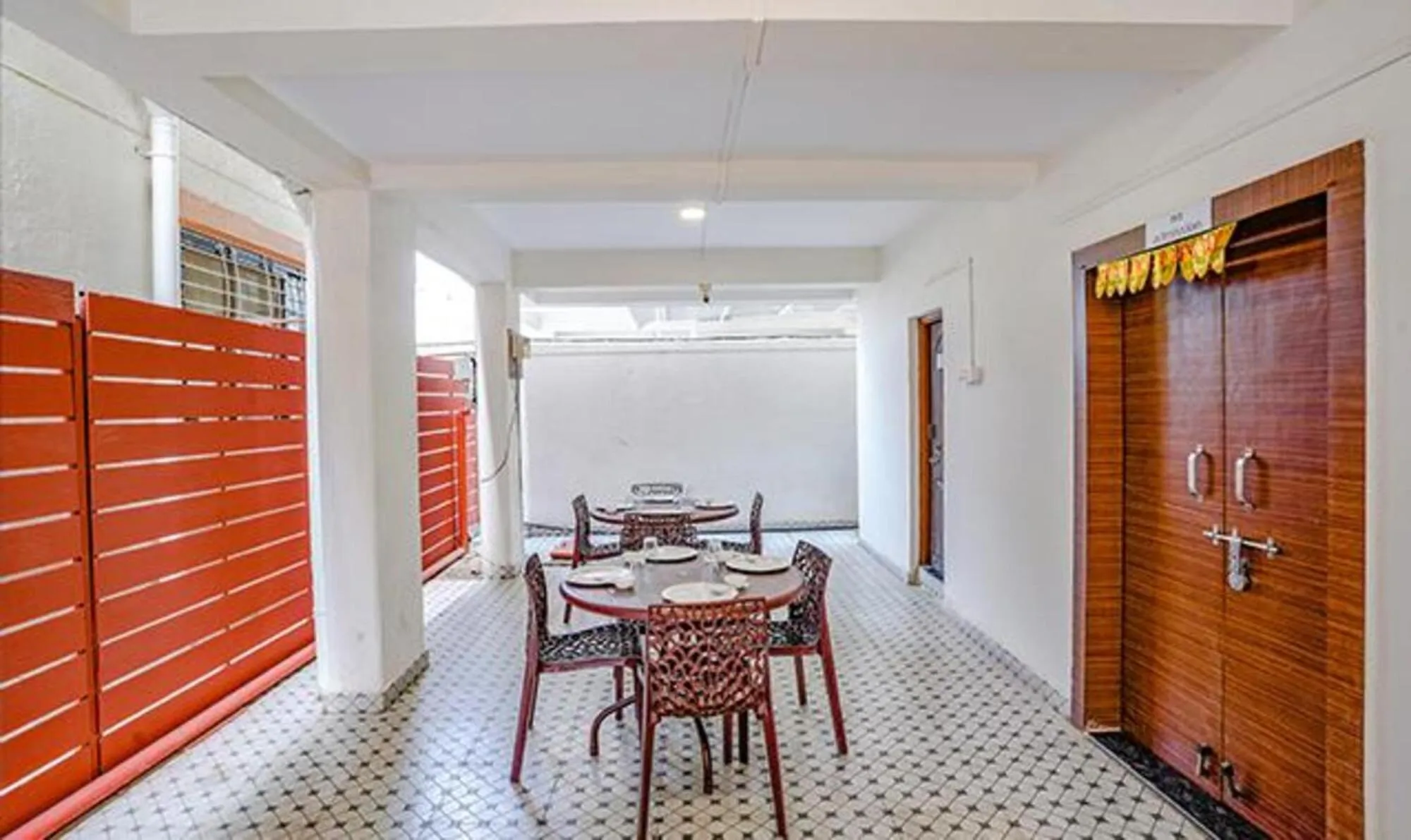 Restaurant/places to eat in Via Royal Inn NS - Taluka