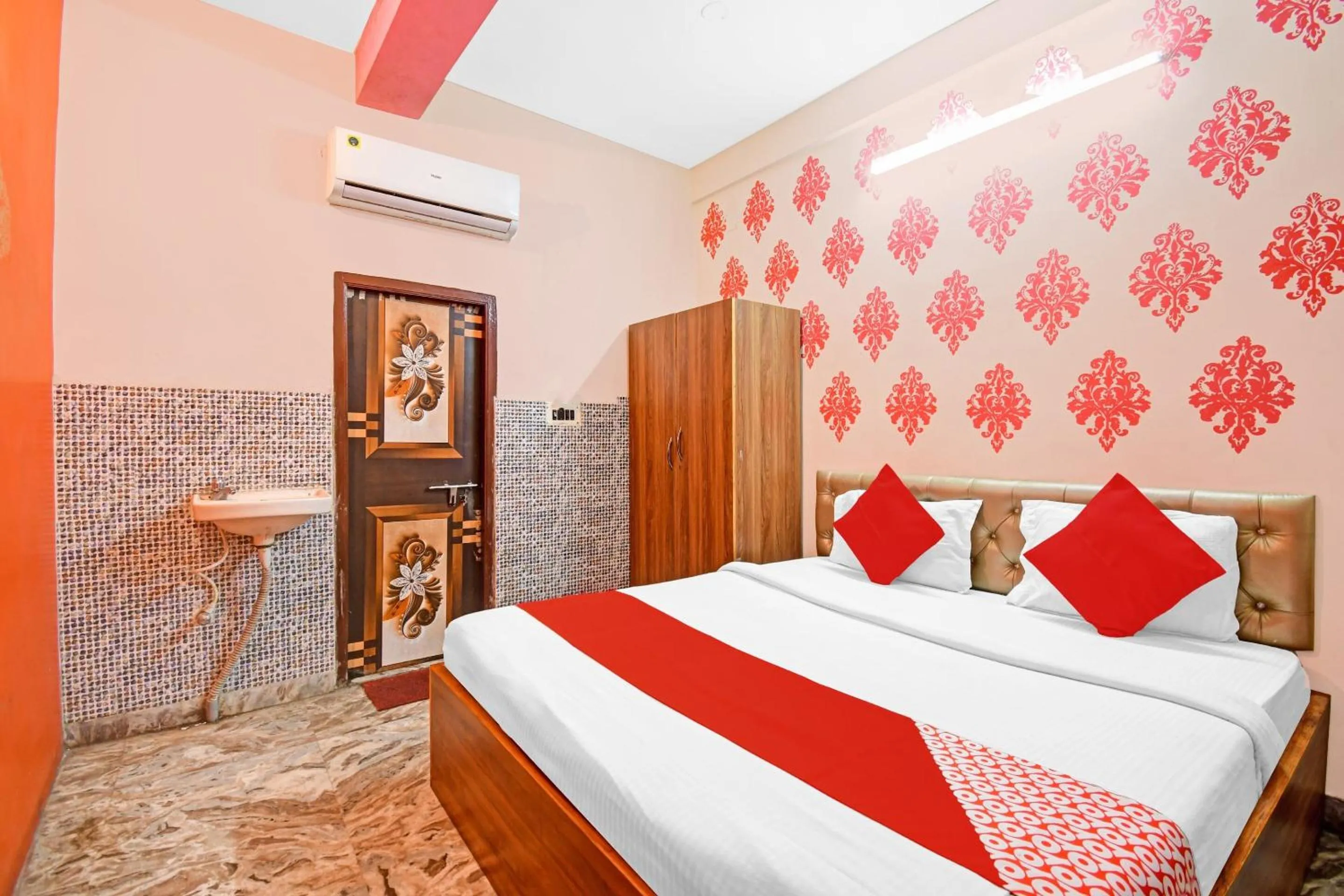 Bedroom, Bed in Hotel O Diamond Palace Guest House