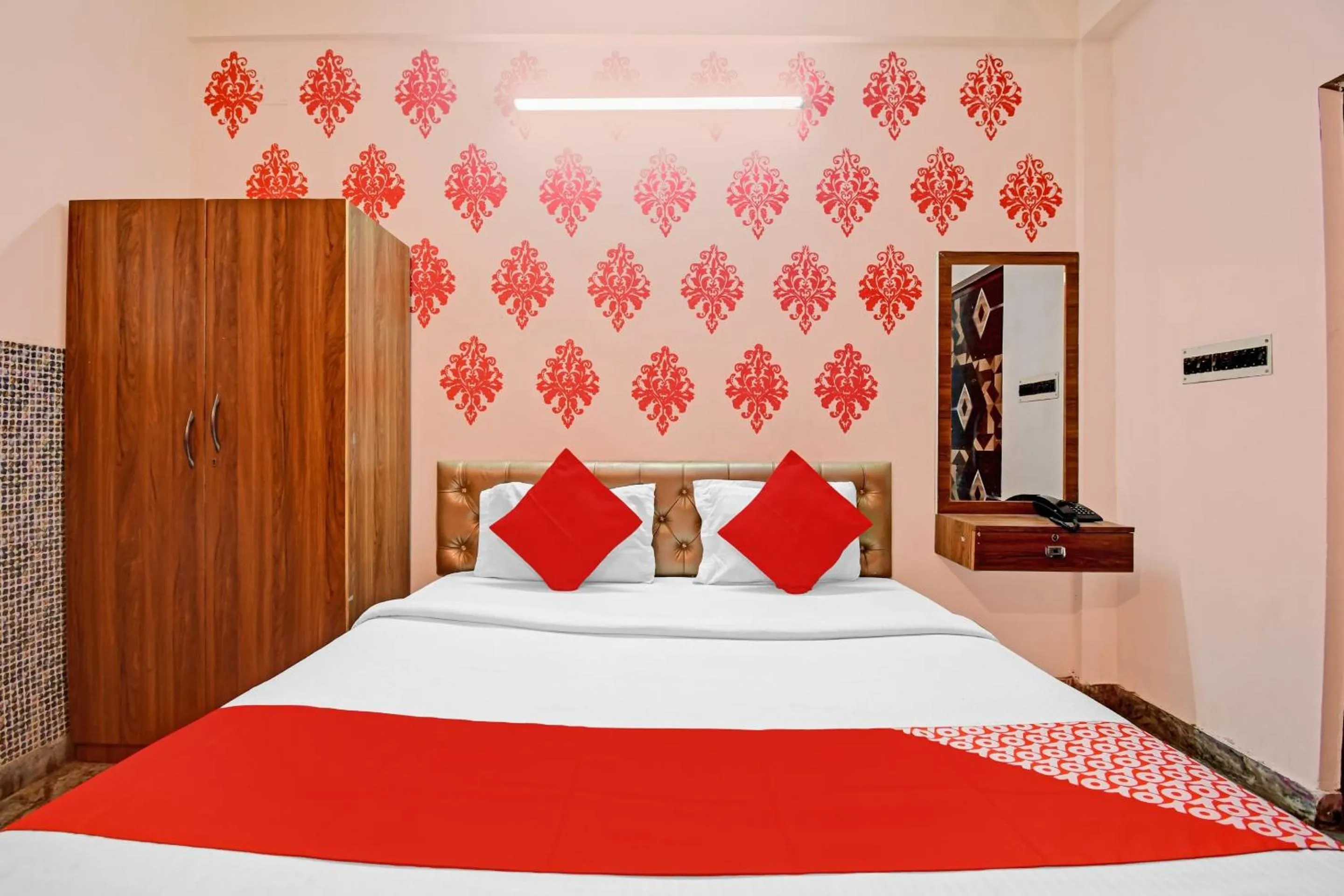 Bedroom, Bed in Hotel O Diamond Palace Guest House