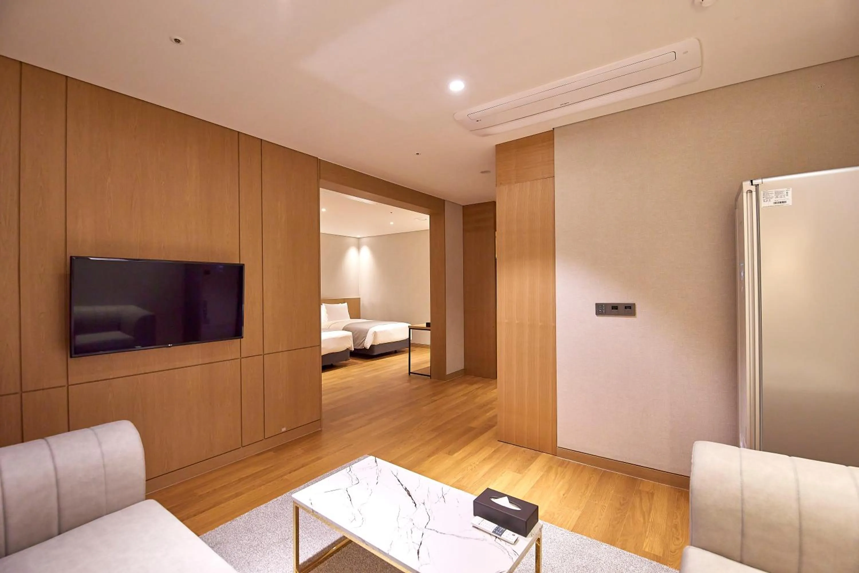 Living room, Bed in Busan City Hotel